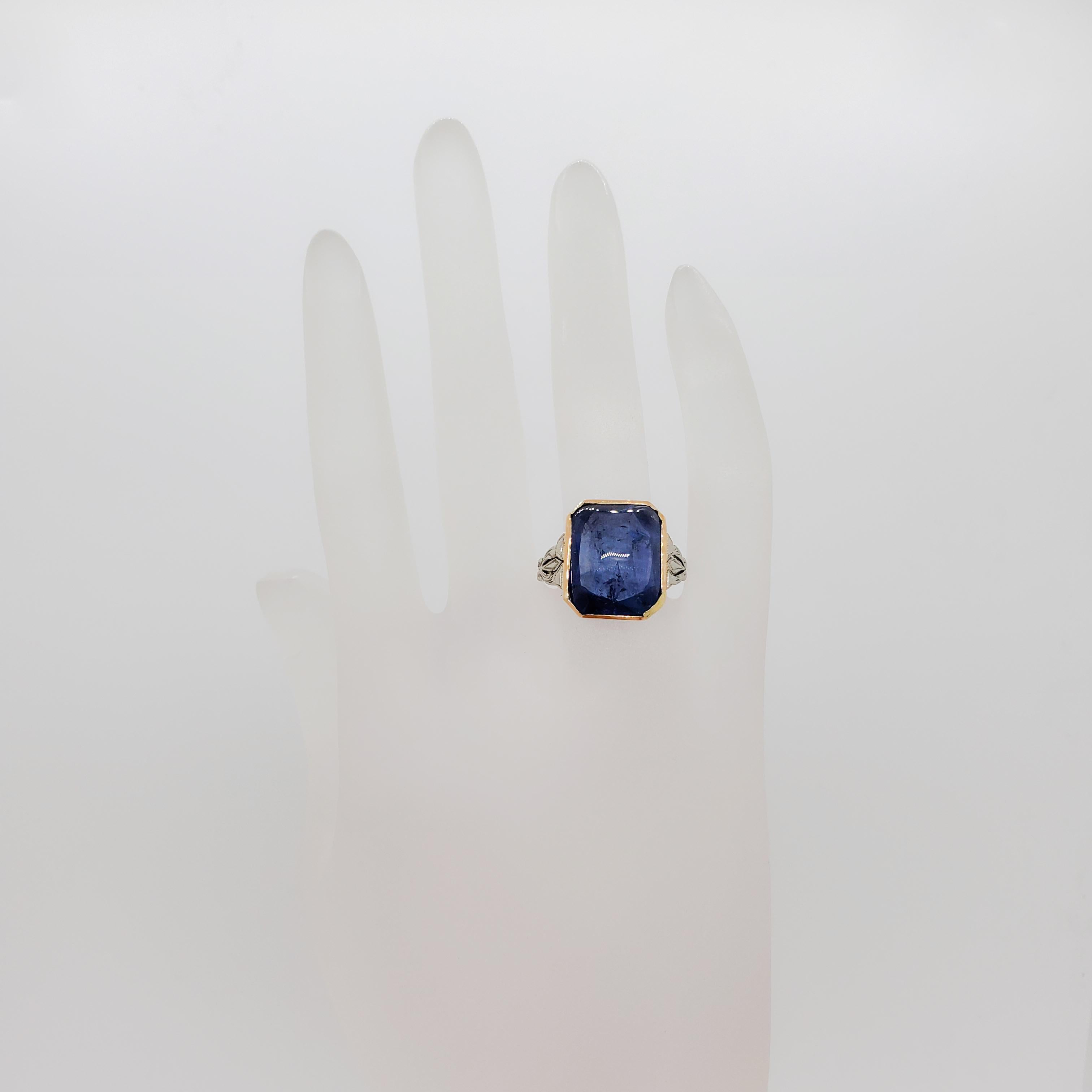 Blue Sapphire Cabochon Sugarloaf Cocktail Ring in 18k Gold For Sale 1