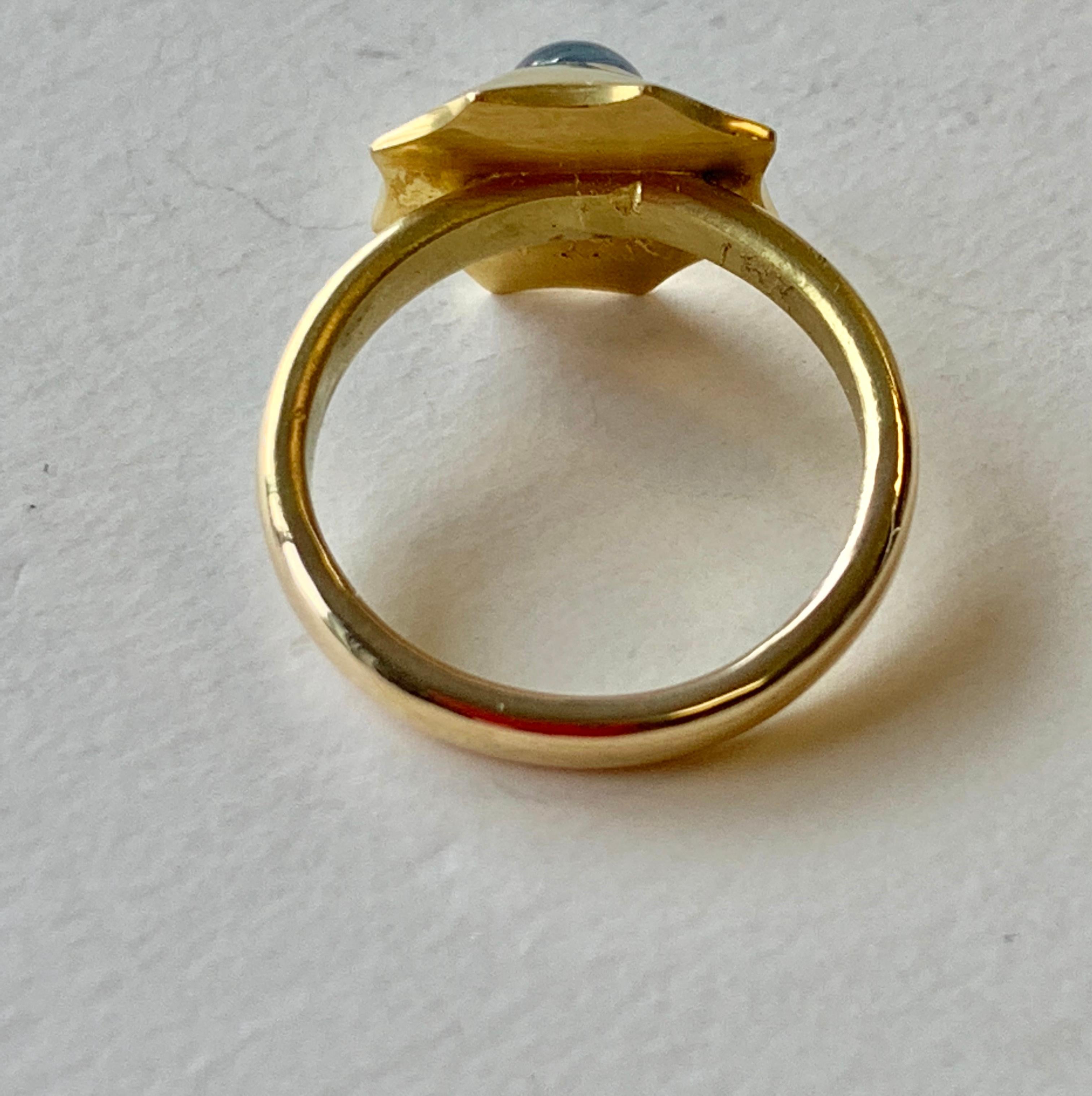 Blauer blauer Saphir Cabochon Gelbgold 22 Karat und 18 Karat Ring im Zustand „Neu“ im Angebot in New York, NY