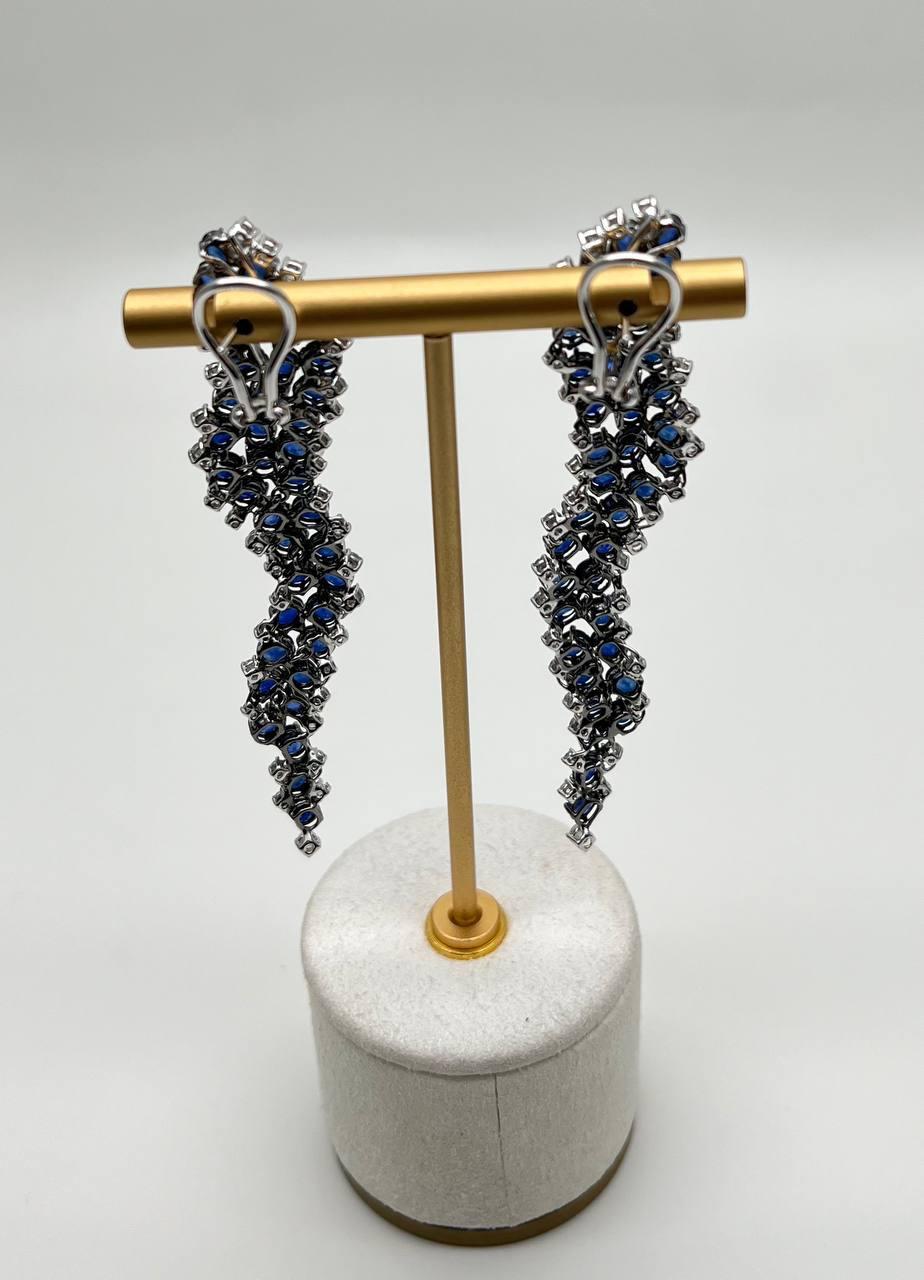 Blauer Saphir Cascade Wave Diamanten 18K Weißgold Statement Fancy Ohrringe (Gemischter Schliff) im Angebot