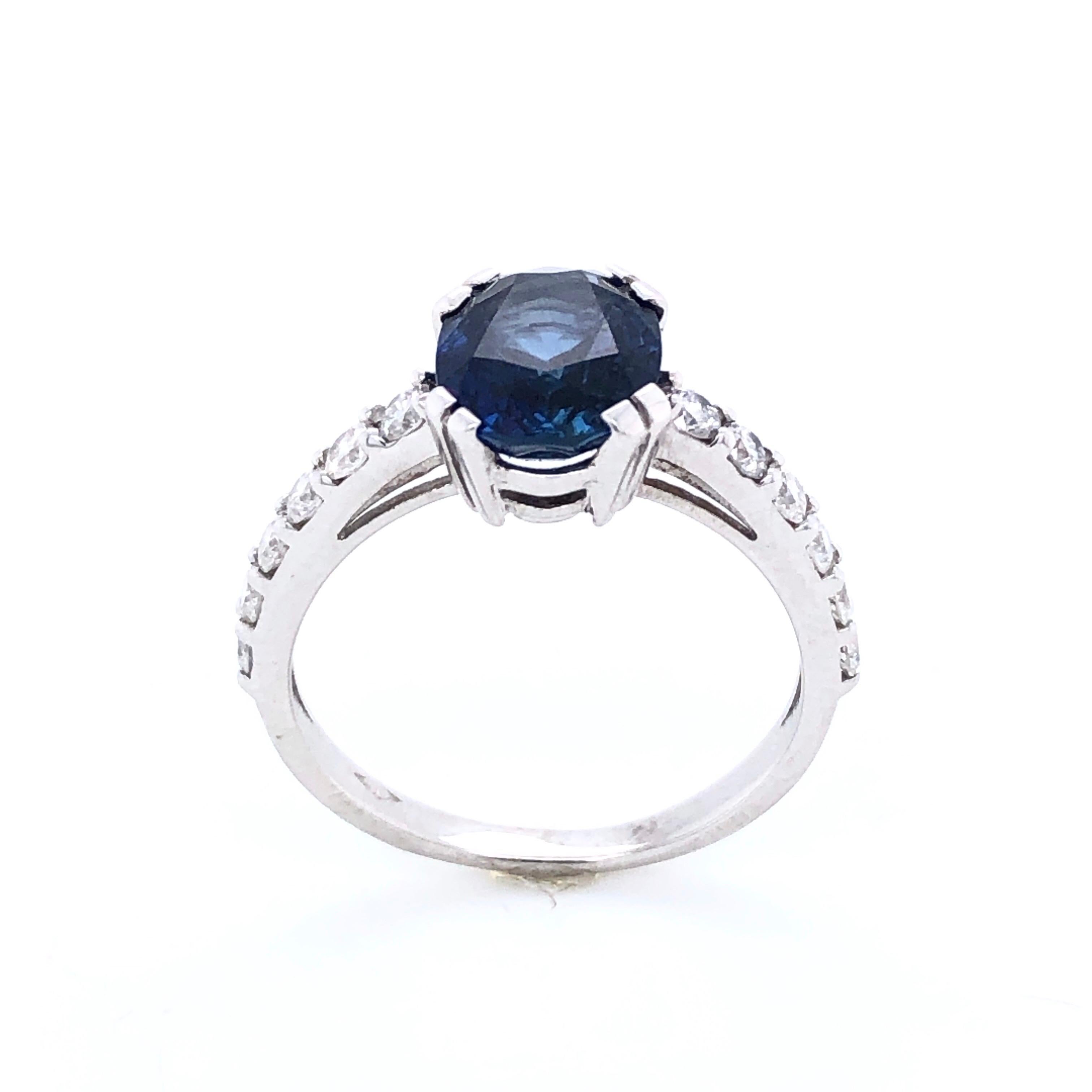 Blue Sapphire Ceylan and Diamonds on White Gold 18 Karat In New Condition In Vannes, FR