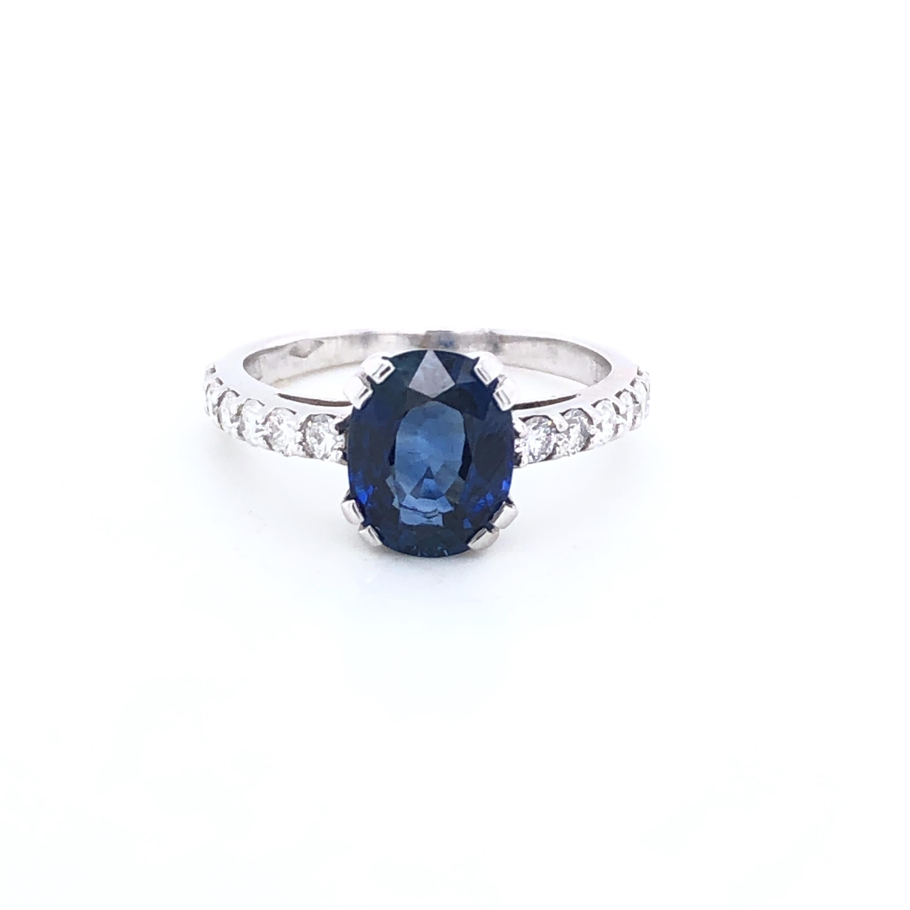 Blue Sapphire Ceylan and Diamonds on White Gold 18 Karat 2