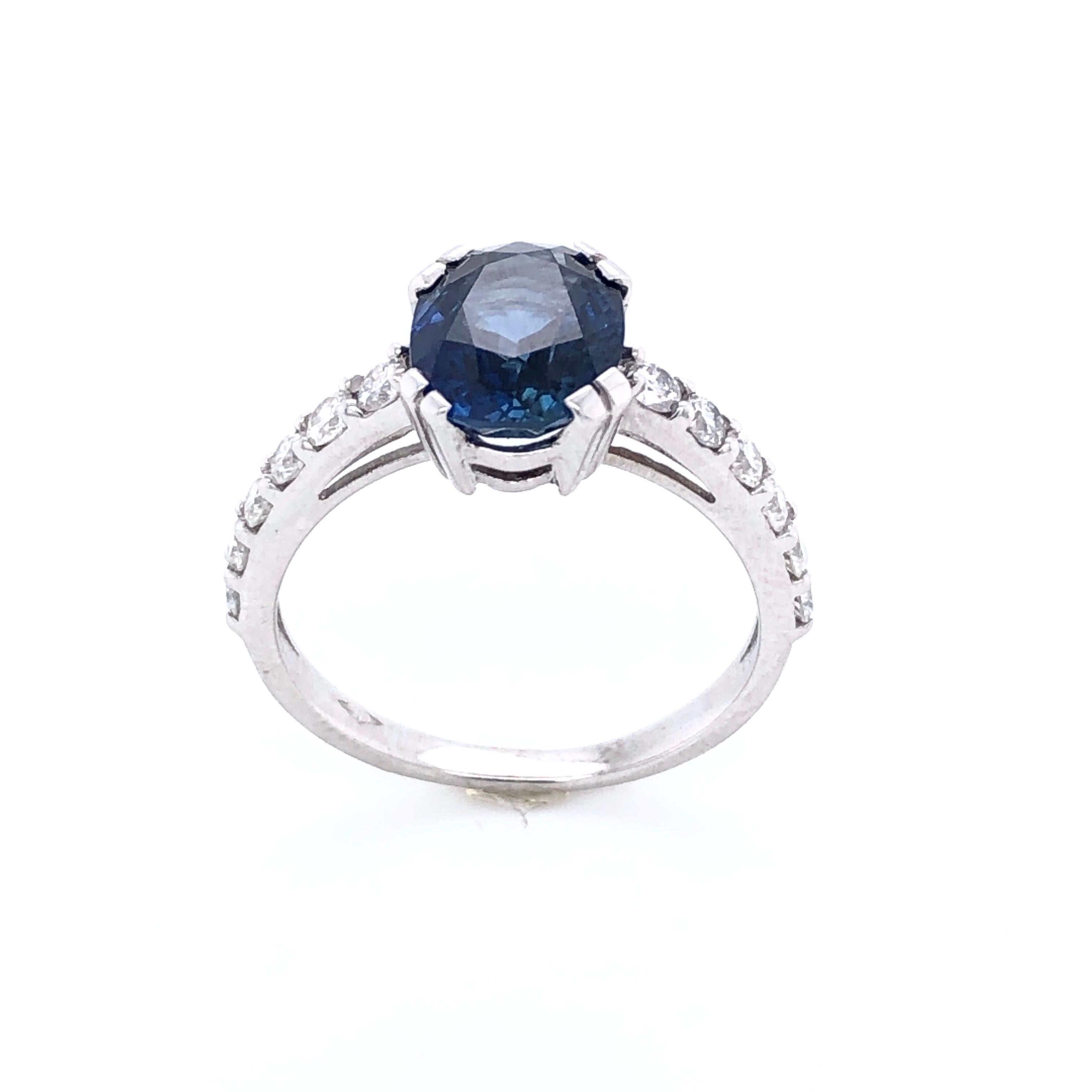 Blue Sapphire Ceylan and Diamonds on White Gold 18 Karat 3