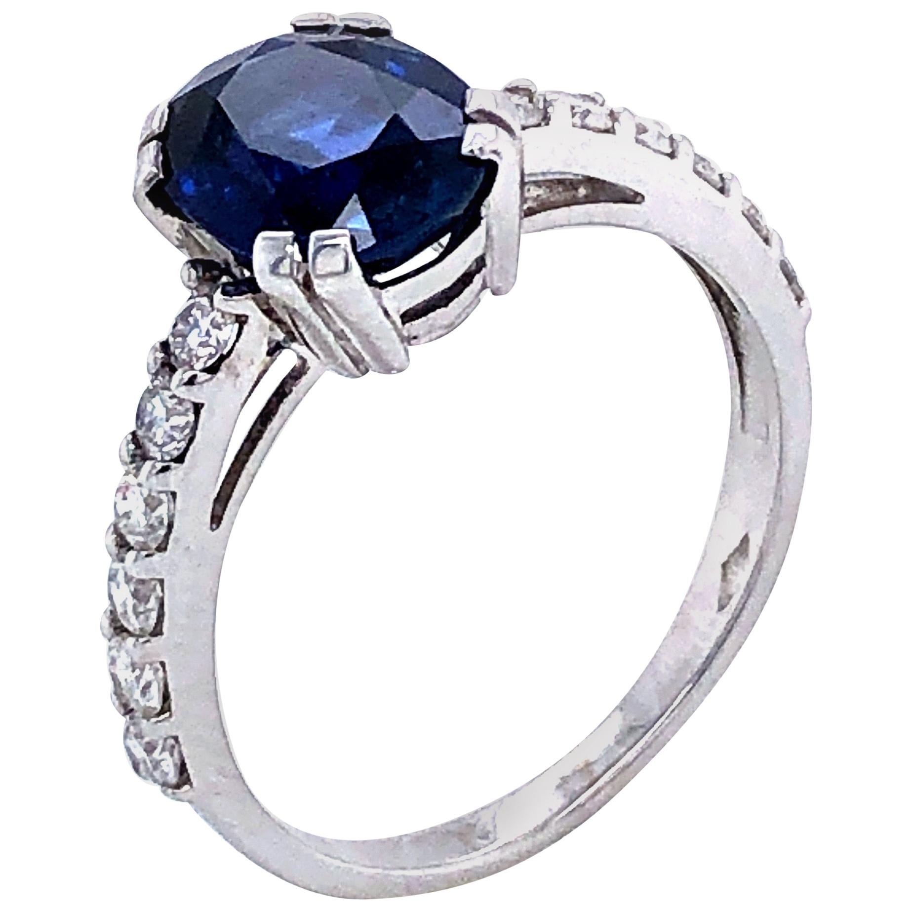 Blue Sapphire Ceylan and Diamonds on White Gold 18 Karat