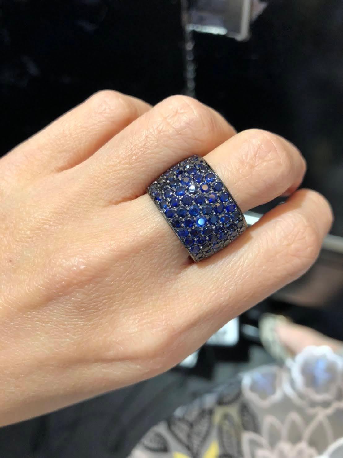 Brilliant Cut Blue Sapphire Cigar Ring For Sale