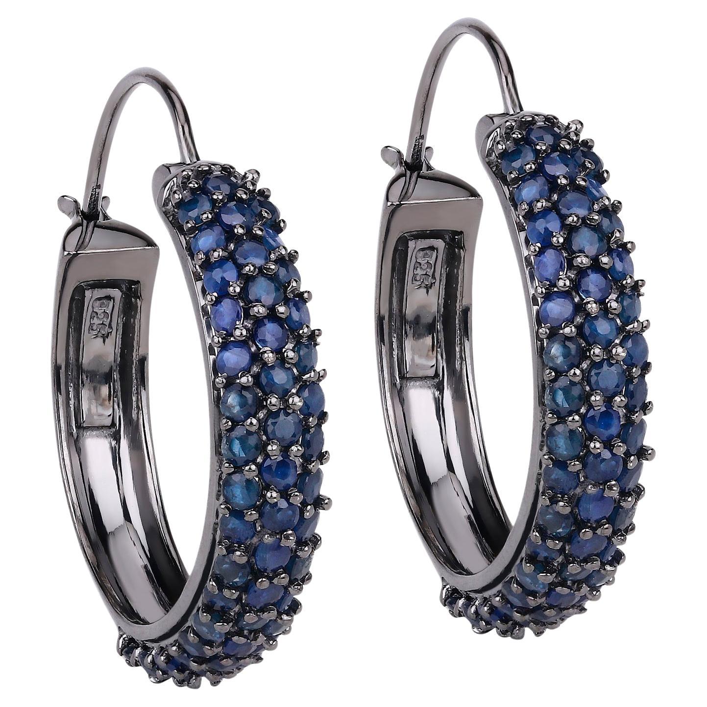 It comes with the Gemological Appraisal by GIA GG/AJP
All Gemstones are Natural in Origin
102 Blue Sapphires = 4.60 Carats
Metal: Black Rhodium Plated Sterling Silver
Dimensions: 27 x 7 mm