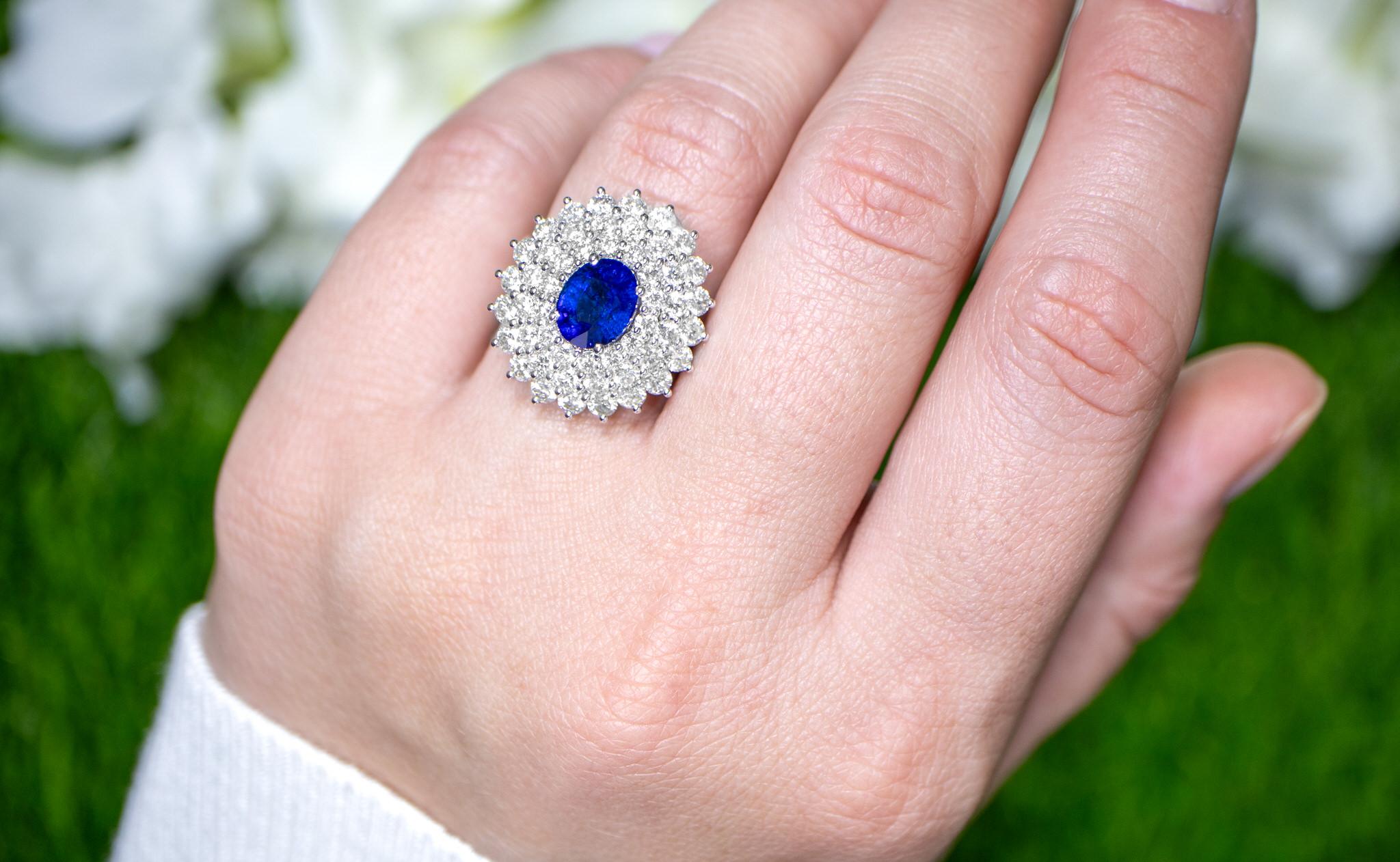 Contemporary Blue Sapphire Cocktail Ring Diamonds 4.57 Carats 18K Gold For Sale