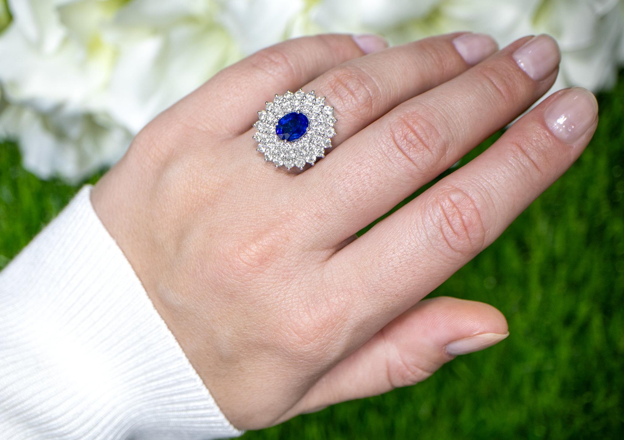 Blue Sapphire Cocktail Ring Diamonds 4.57 Carats 18K Gold In Excellent Condition For Sale In Laguna Niguel, CA
