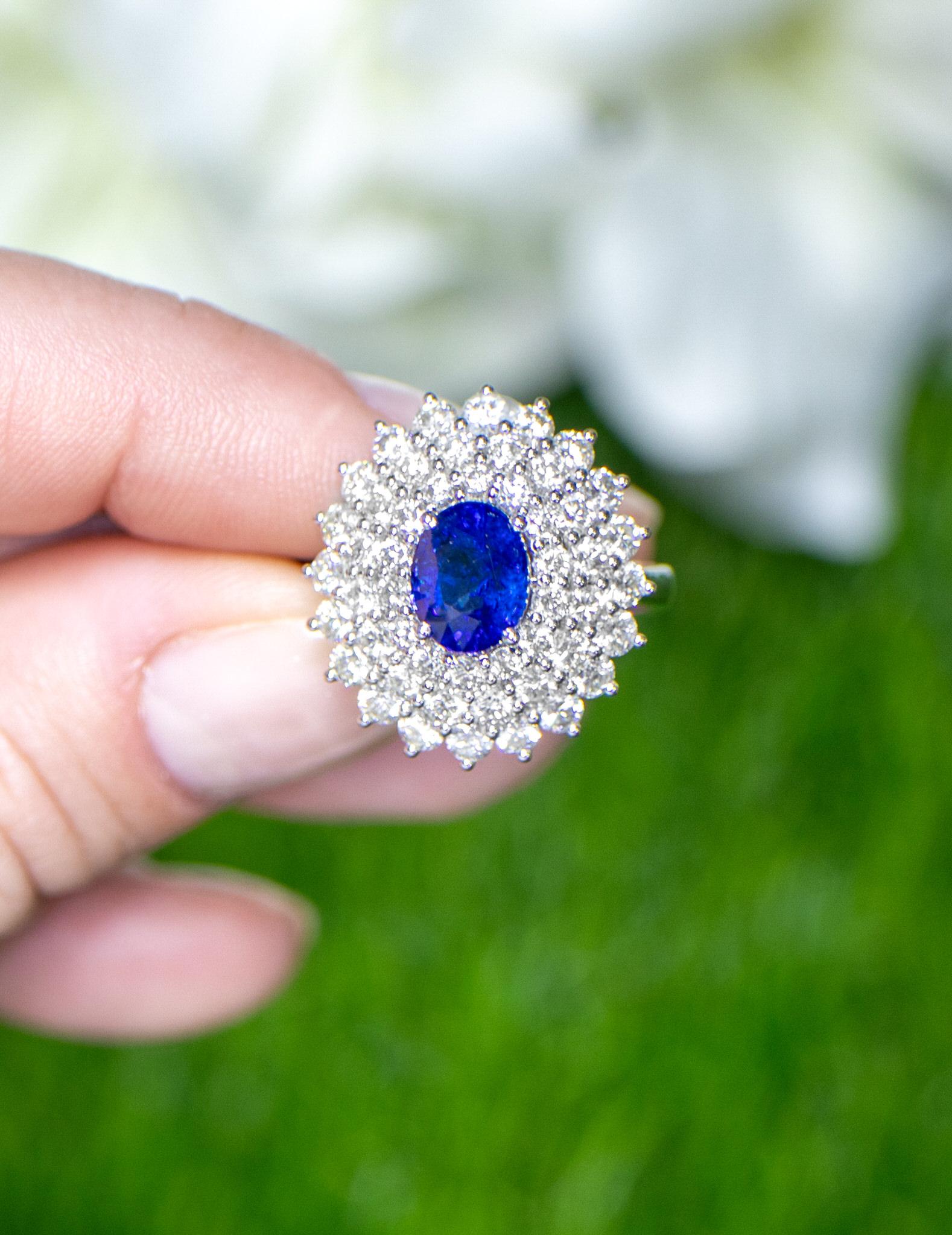 Women's Blue Sapphire Cocktail Ring Diamonds 4.57 Carats 18K Gold For Sale