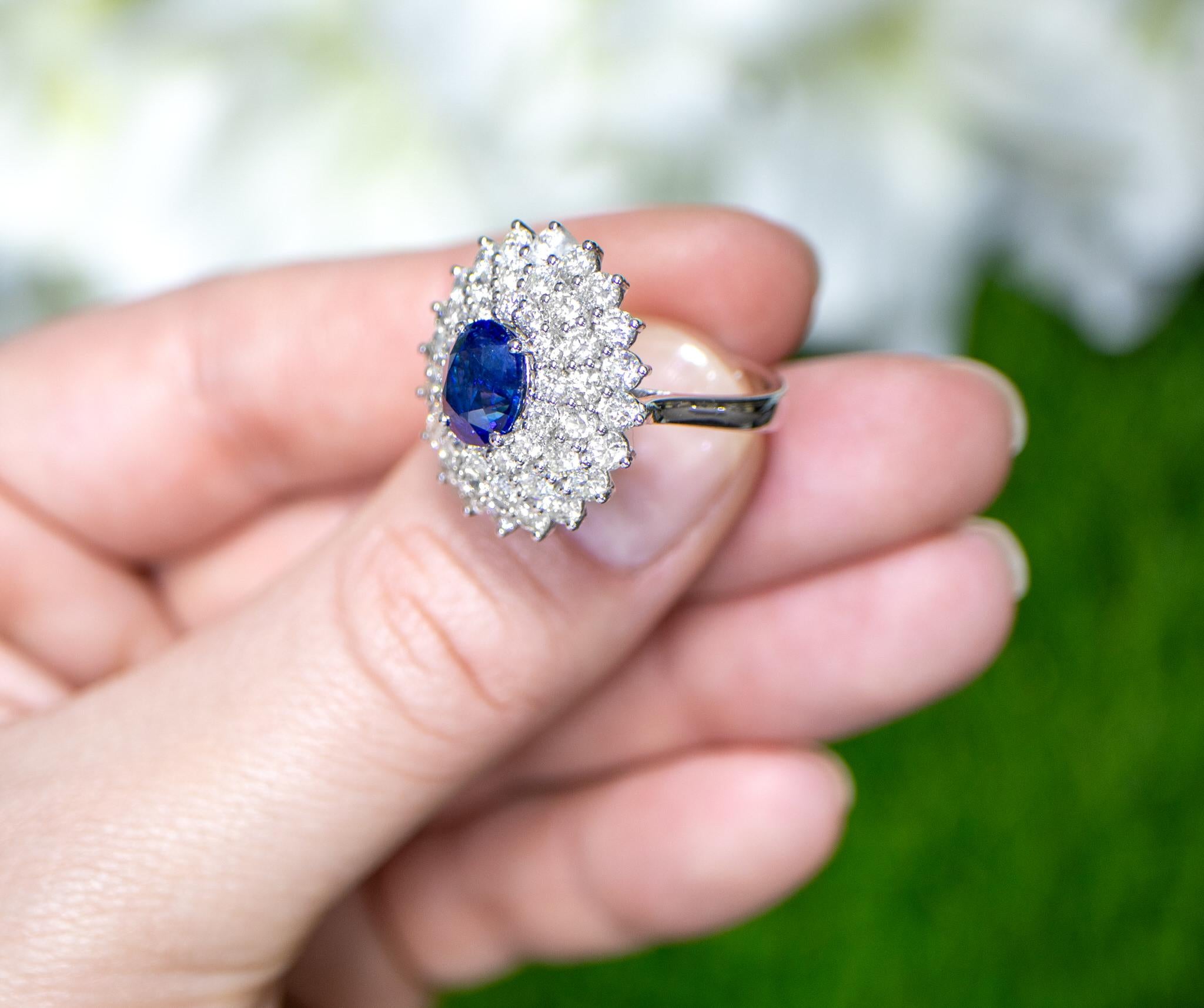 Blue Sapphire Cocktail Ring Diamonds 4.57 Carats 18K Gold For Sale 1