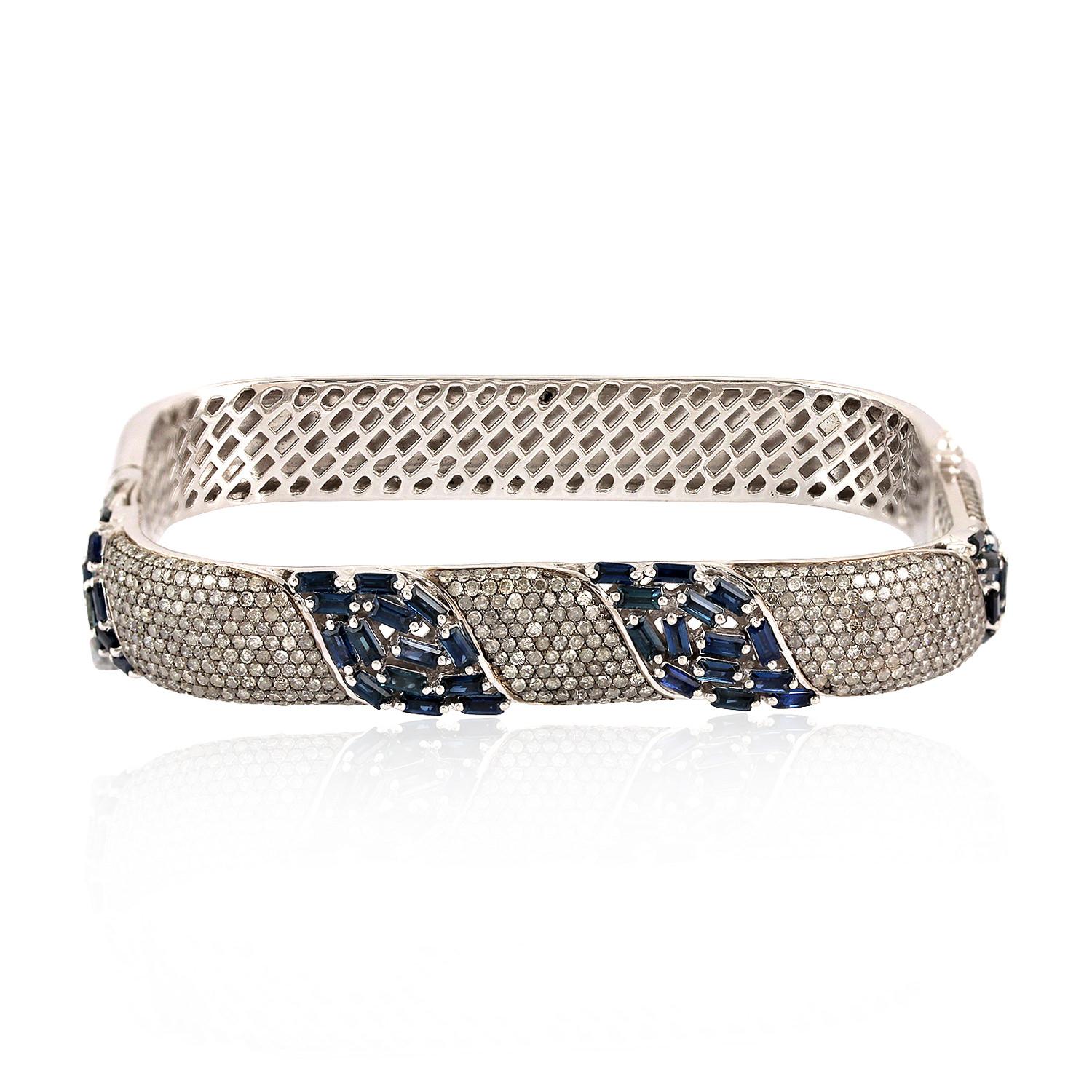 Donna Bracciale con zaffiro blu a forma di cuscino e diamanti in oro e argento 18 ct. in vendita