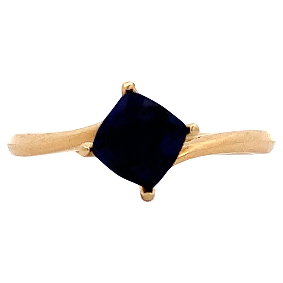 Blauer Saphir Solitär Verlobungsring mit Kissenschliff 18k Gelbgold im Angebot