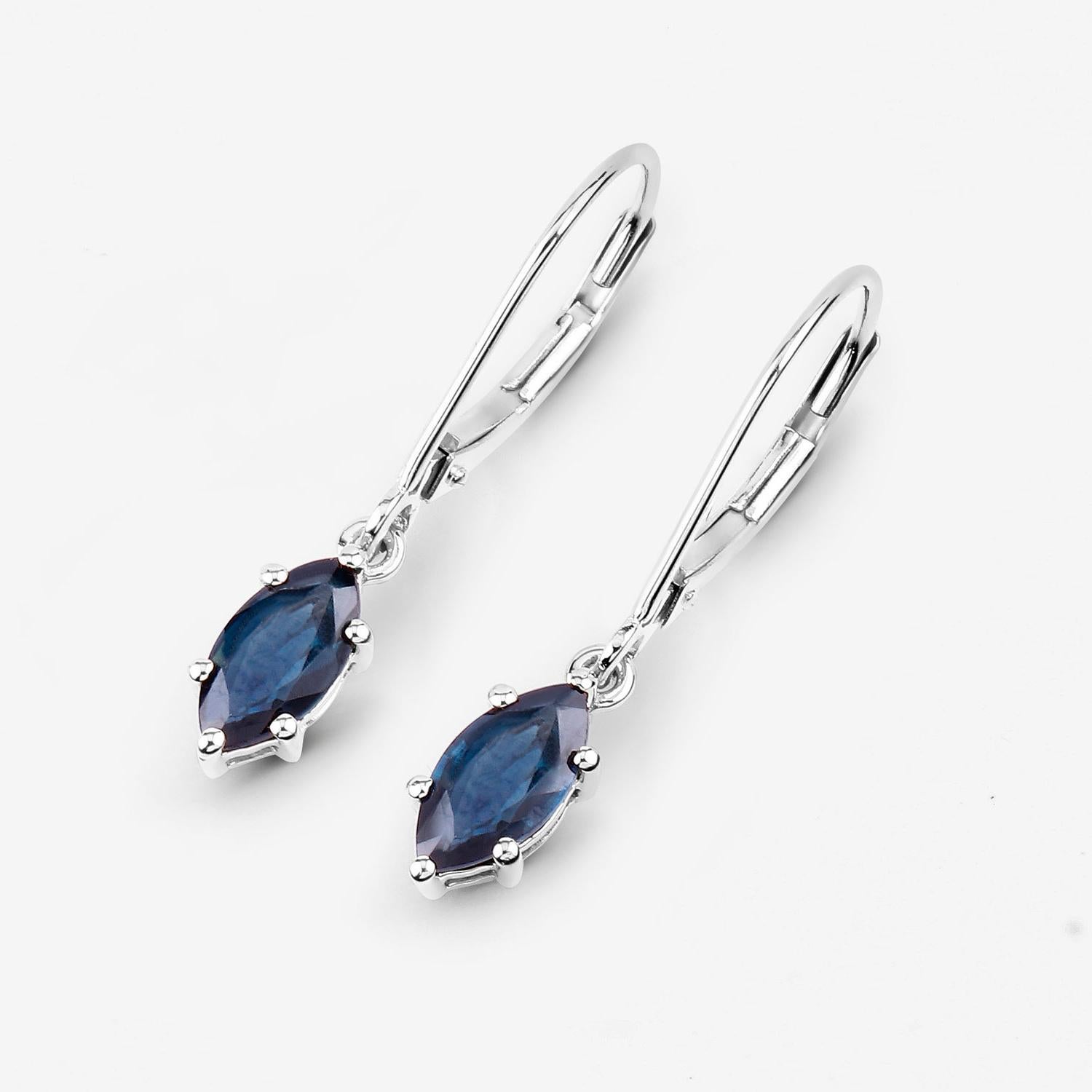 Contemporain Boucles d'oreilles pendantes saphir bleu 1.18 carats or blanc 10K en vente