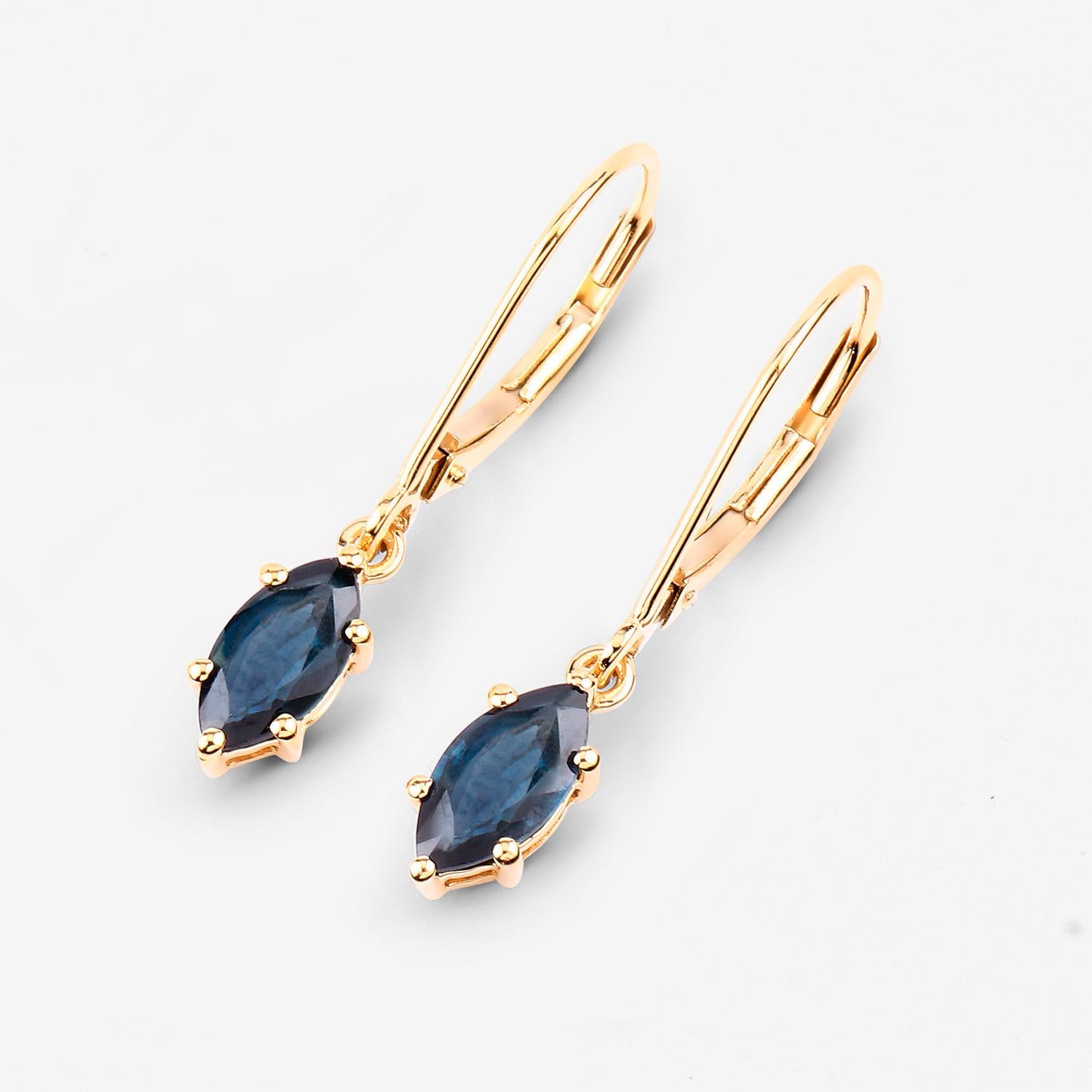 Contemporaneo Blue Sapphire Dangle Earrings 1.18 Carats 10K Yellow Gold in vendita