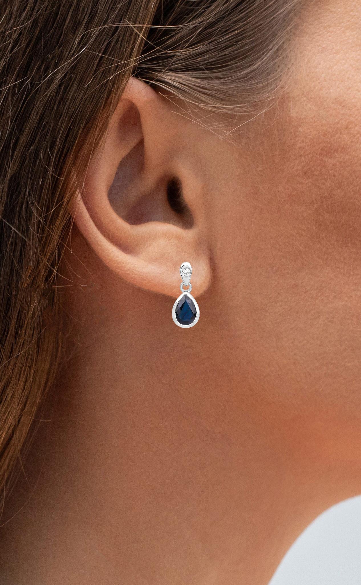 Contemporary Blue Sapphire Dangle Earrings Diamonds 1.64 Carats 10K White Gold For Sale