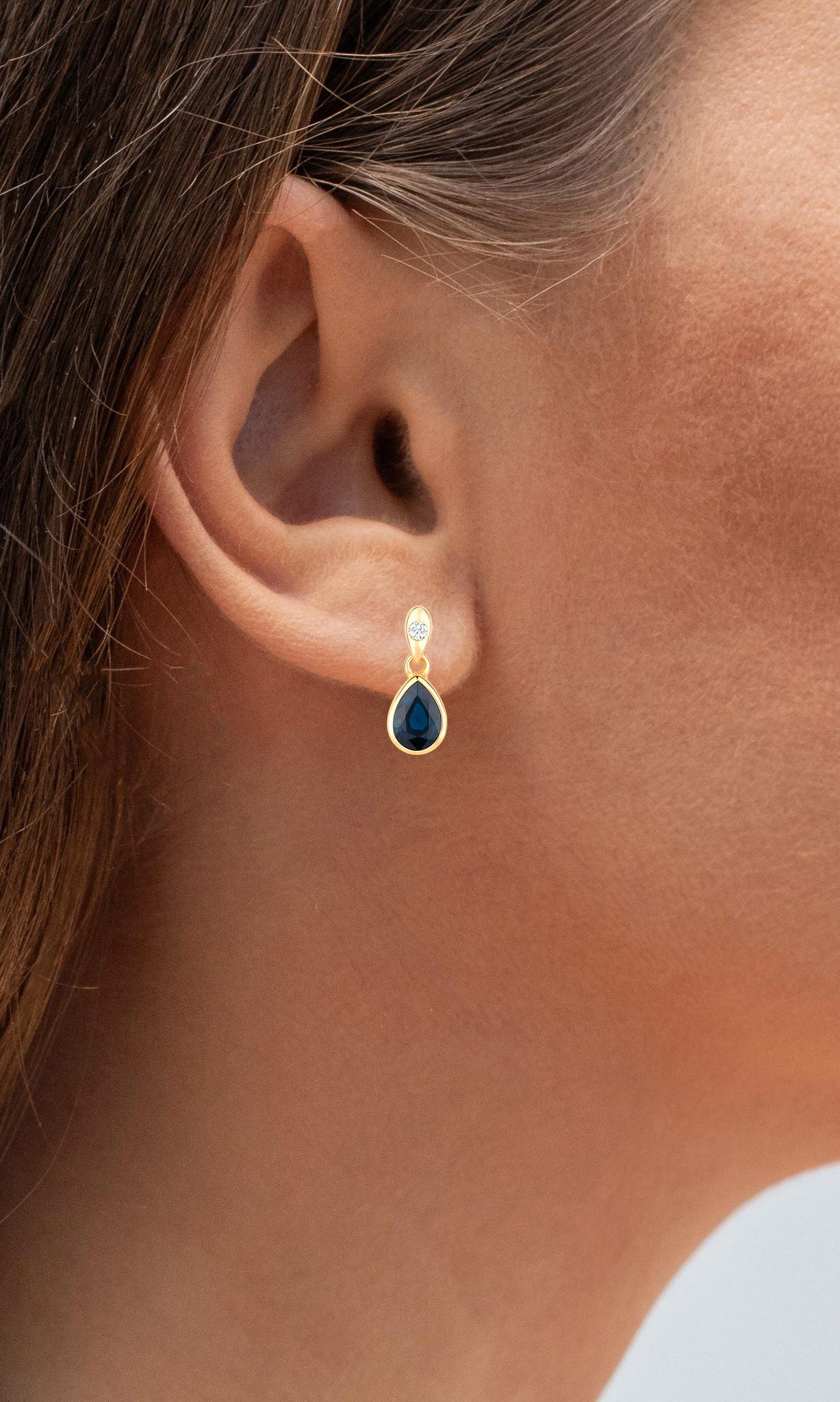 Contemporain Pendants d'oreilles en or jaune 10 carats avec saphir bleu et diamants 1,64 carat en vente