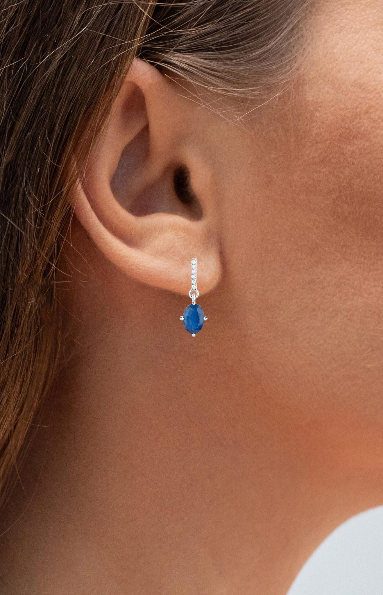 Contemporaneo Orecchini pendenti con zaffiro blu Diamanti 1,96 carati Oro bianco 10K in vendita