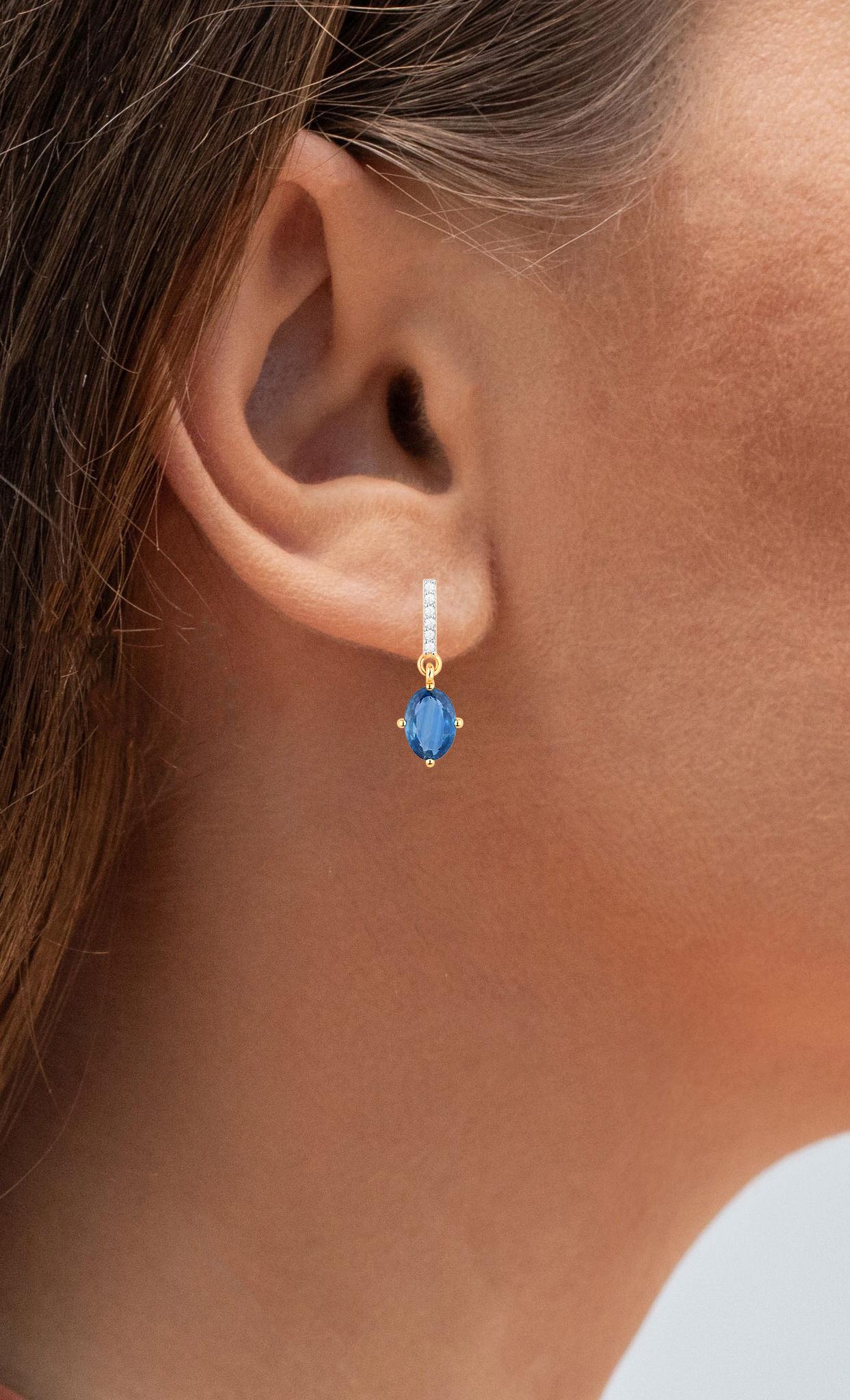 Contemporary Blue Sapphire Dangle Earrings Diamonds 1.96 Carats 10K Yellow Gold For Sale