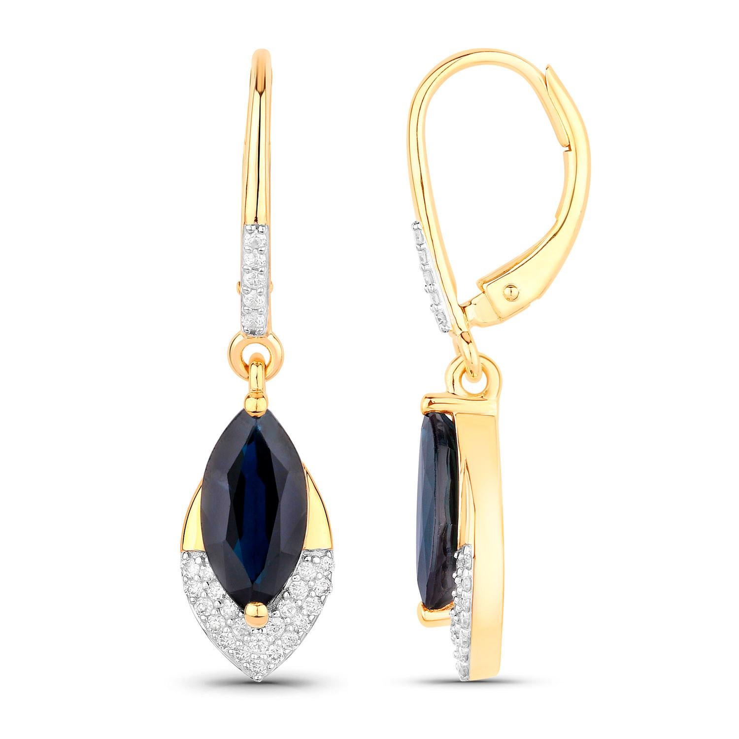 Contemporain Boucles d'oreilles pendantes saphir bleu Diamants 2.7 carats Or jaune 14K en vente