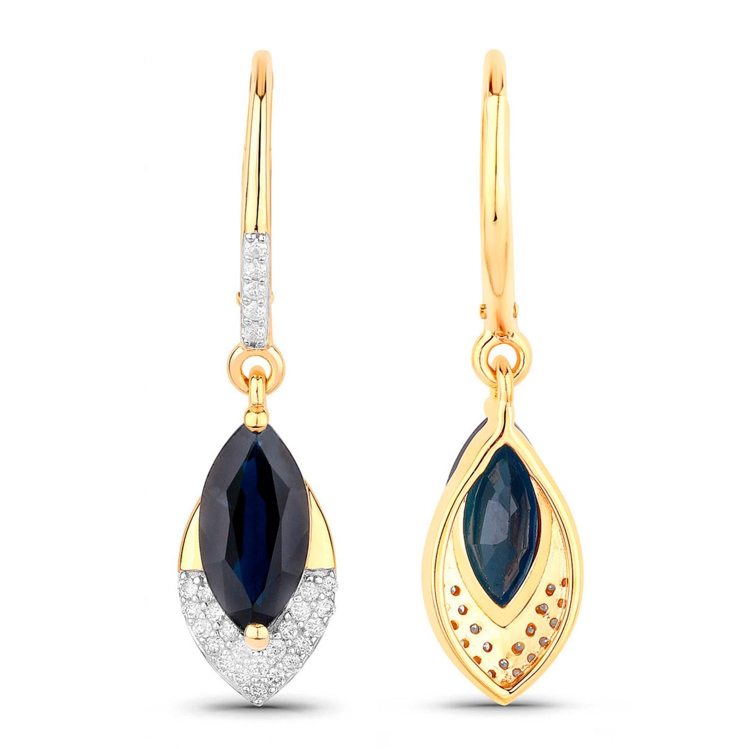 Boucles d'oreilles pendantes saphir bleu Diamants 2.7 carats Or jaune 14K Excellent état - En vente à Punta Gorda, FL