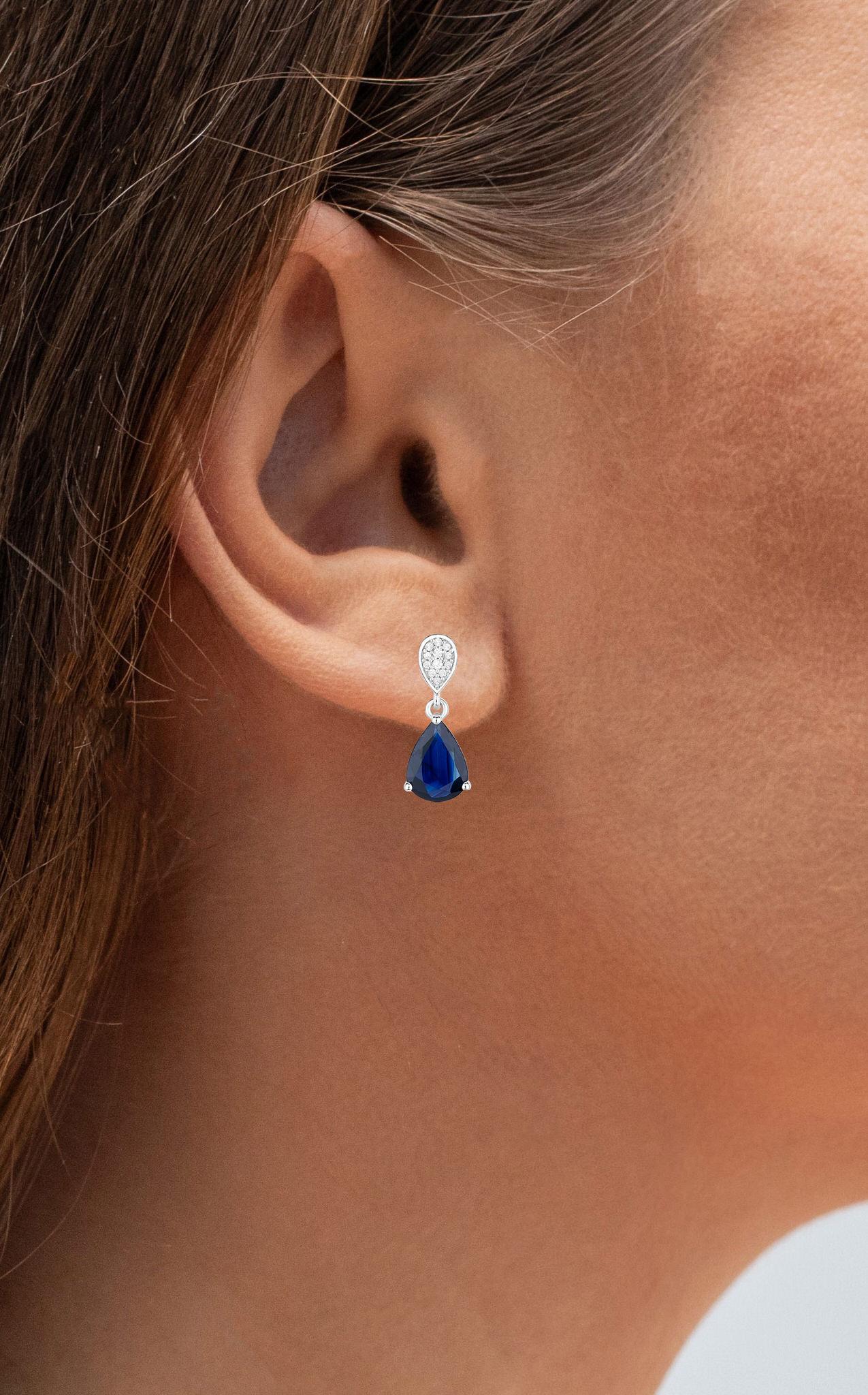 Contemporary Blue Sapphire Dangle Earrings Diamonds 2.75 Carats 10K White Gold For Sale