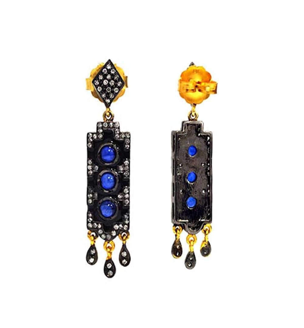 Artisan Boucles d'oreilles pendantes en saphir bleu avec diamants en or et argent 14k en vente