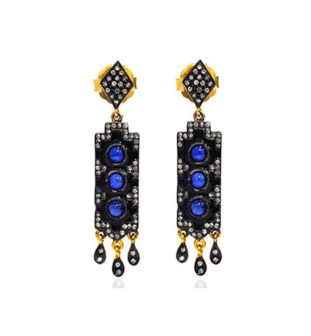 Taille mixte Boucles d'oreilles pendantes en saphir bleu avec diamants en or et argent 14k en vente