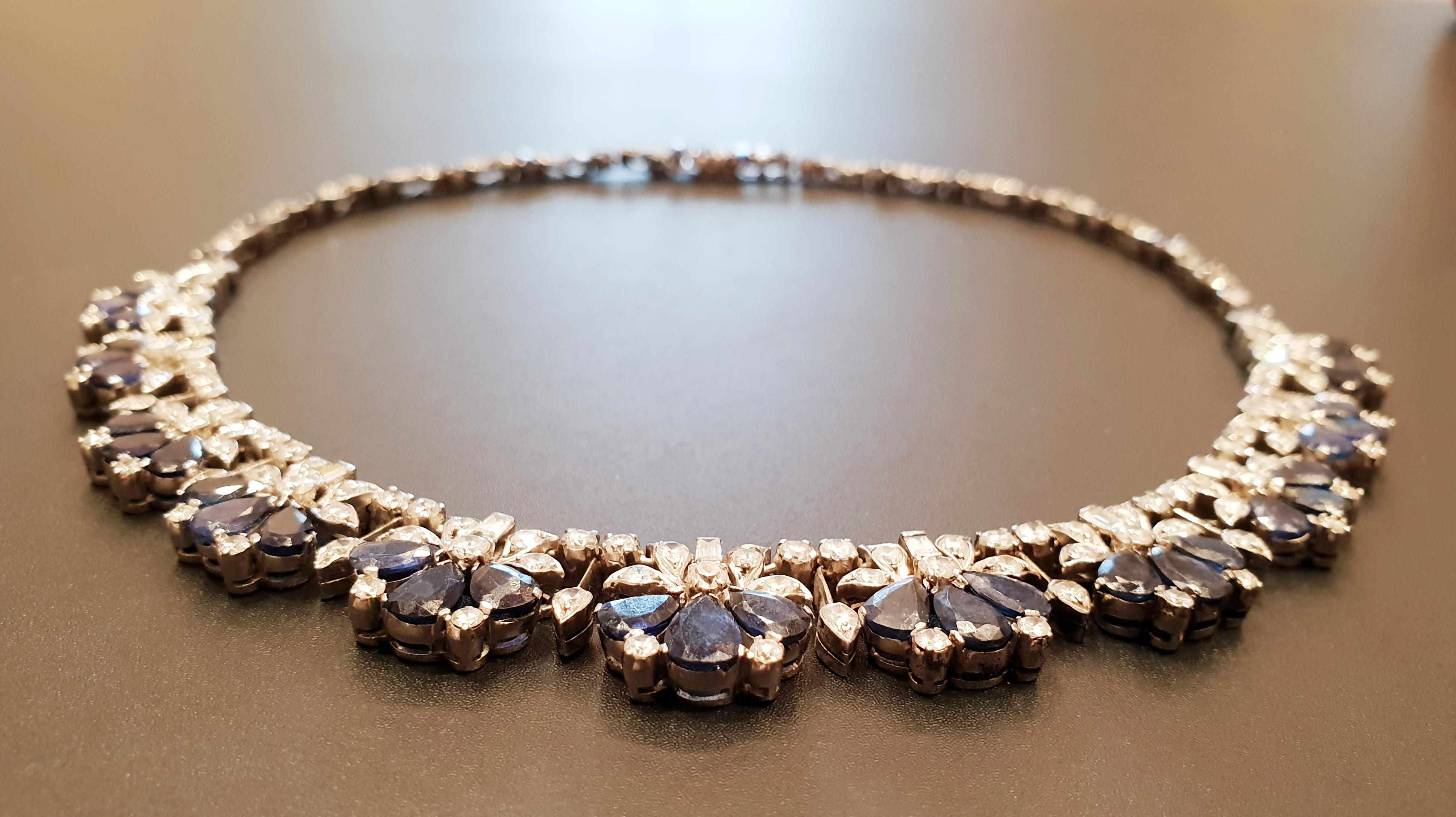 Blue Sapphire Diamond Platinum Necklace In Excellent Condition For Sale In Berlin, DE