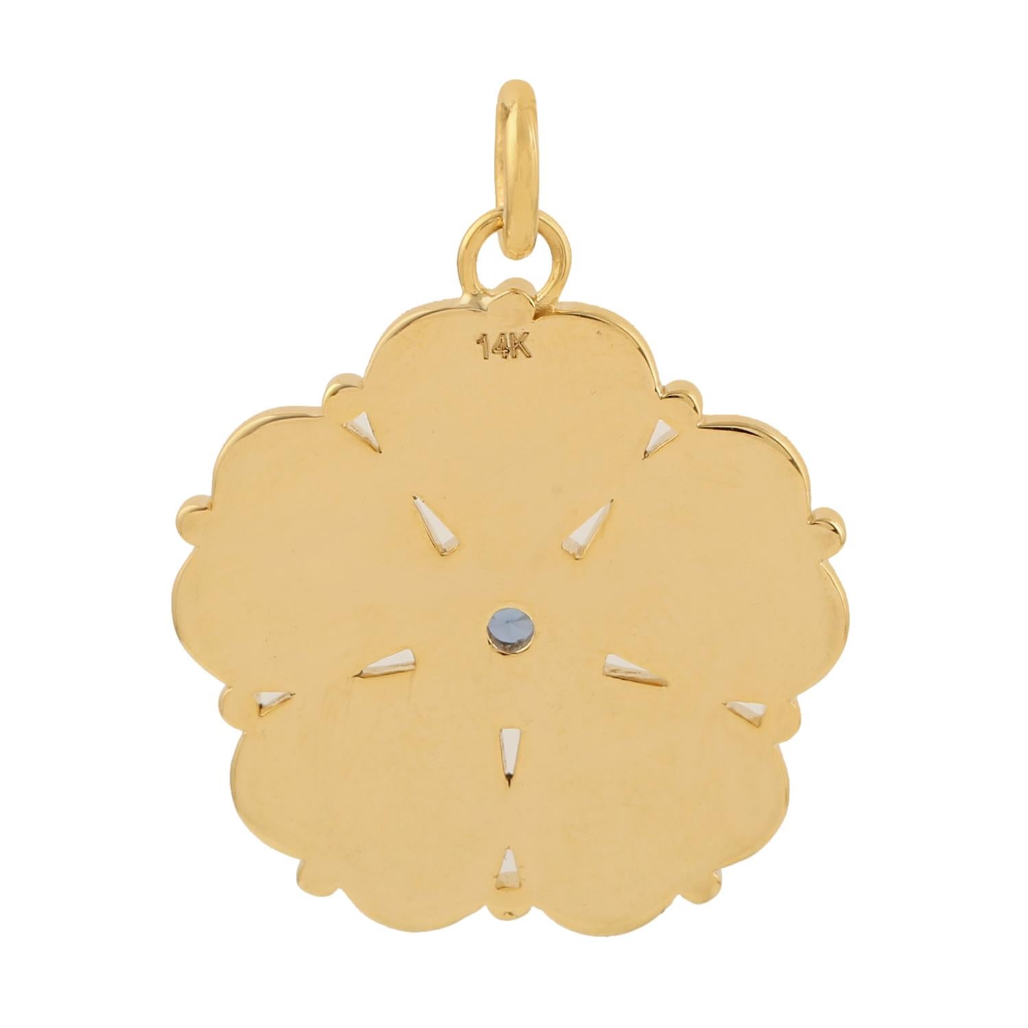 Taille mixte Collier pendentif à breloque en forme de trèfle en or 14 carats avec saphir bleu et diamants en vente
