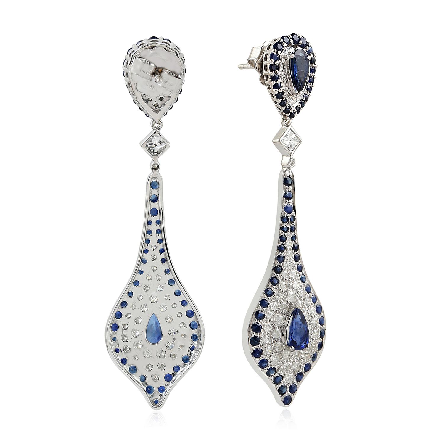 Contemporary Blue Sapphire Diamond 18 Karat Gold Earrings For Sale
