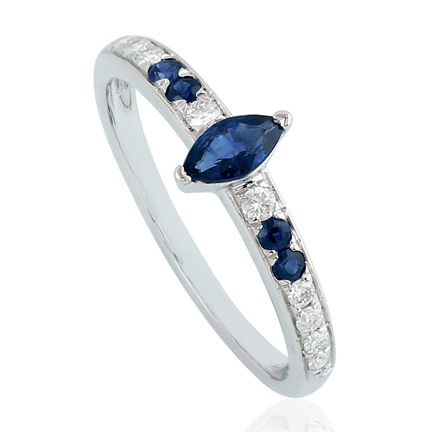 Im Angebot: Memoryring mit blauem Saphir und Diamant aus 18 Karat Gold () 4