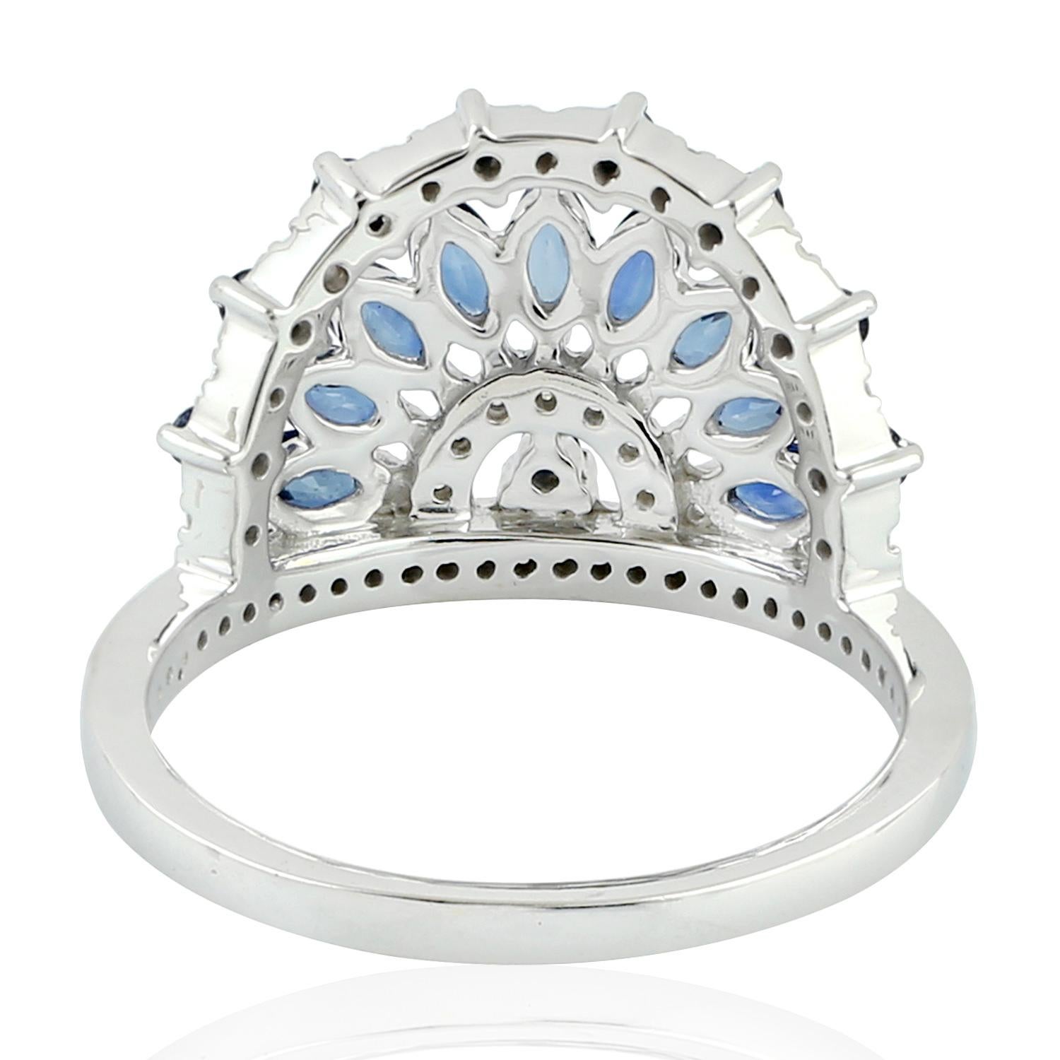 Contemporary Blue Sapphire Diamond 18 Karat Gold Fan Ring For Sale