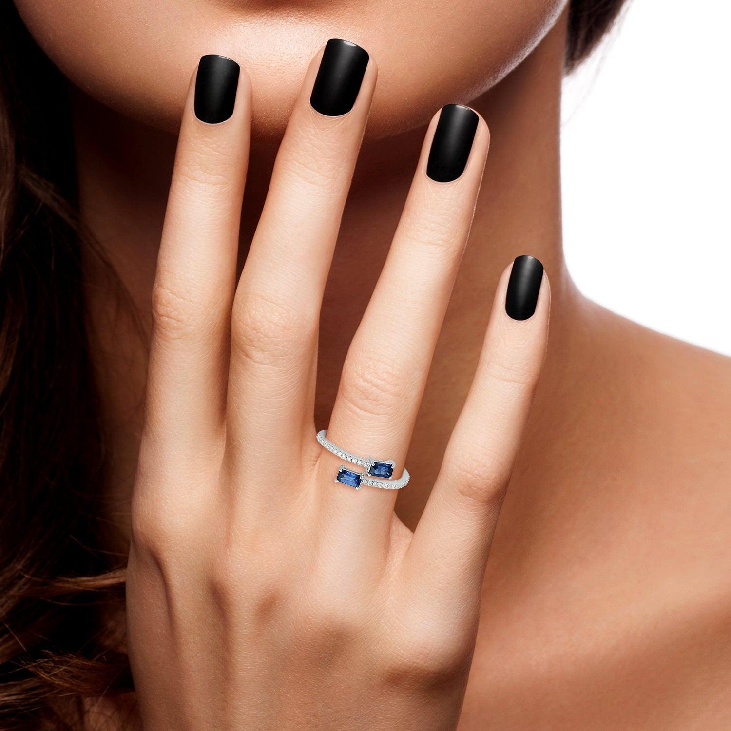Im Angebot: Blauer Saphir-Diamant-Ring aus 18 Karat Gold () 2