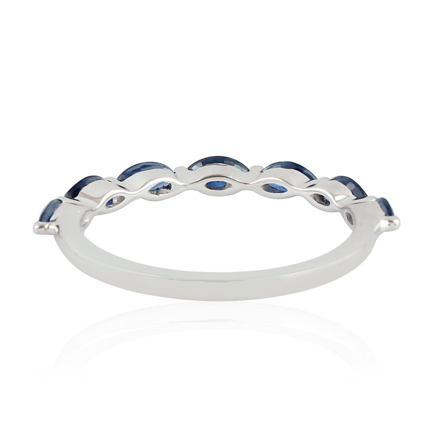 Im Angebot: Blauer Saphir-Diamant-Ring aus 18 Karat Gold () 3