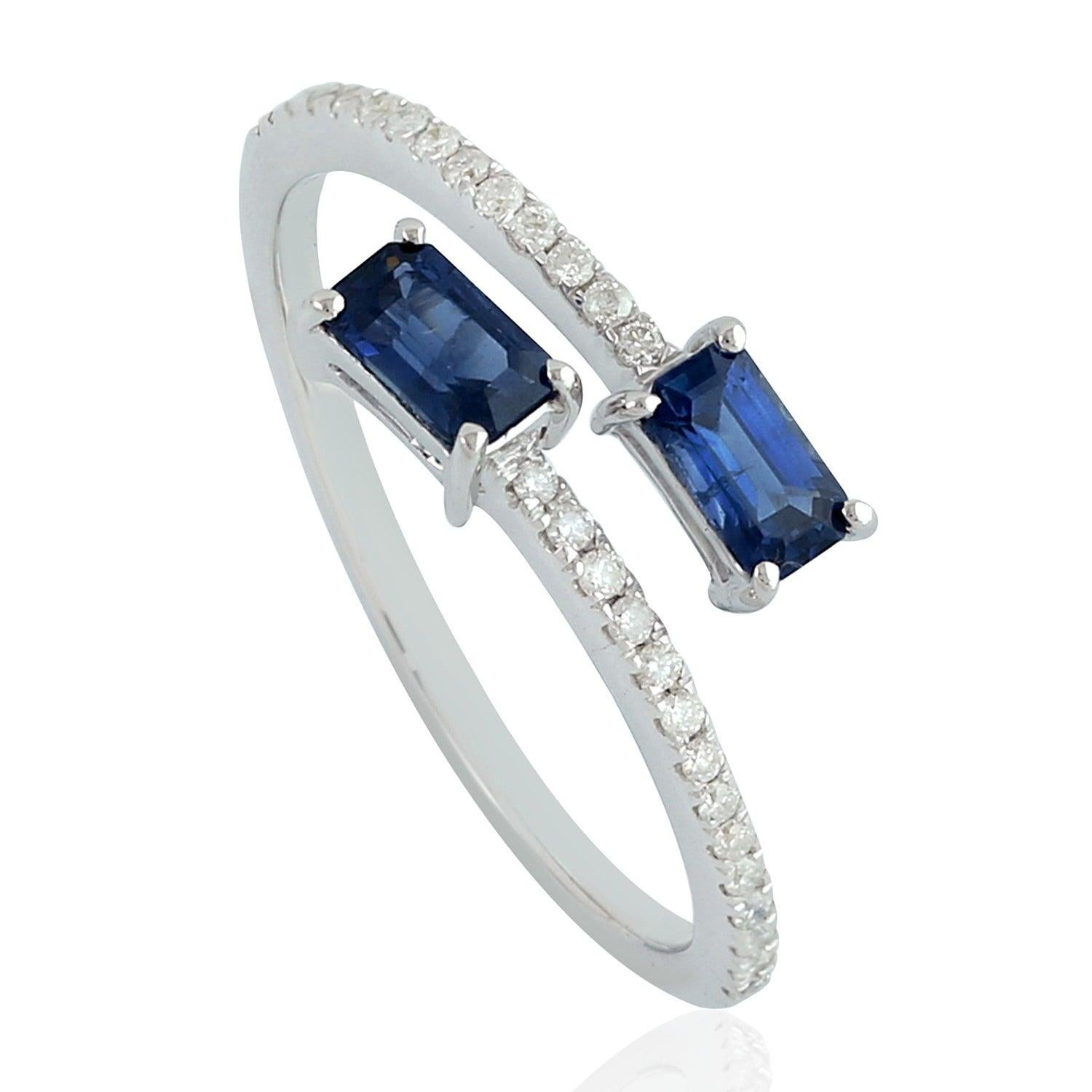 Im Angebot: Blauer Saphir-Diamant-Ring aus 18 Karat Gold () 3