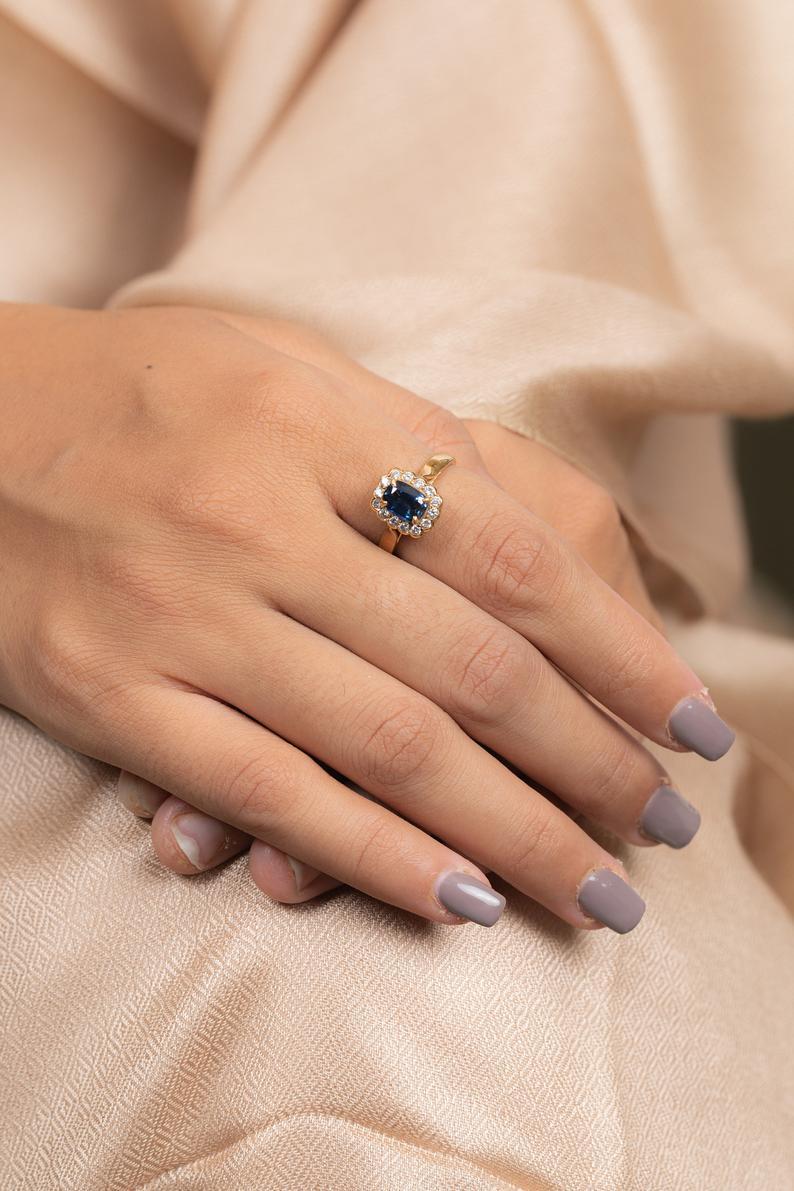 Modern Blue Sapphire Diamond 18 Karat Gold Ring For Sale