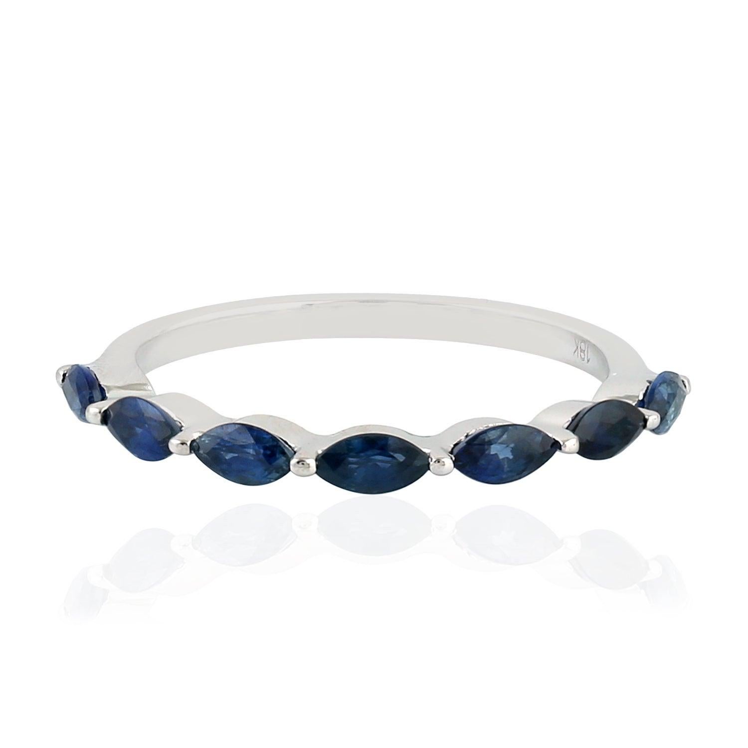 Im Angebot: Blauer Saphir-Diamant-Ring aus 18 Karat Gold () 4