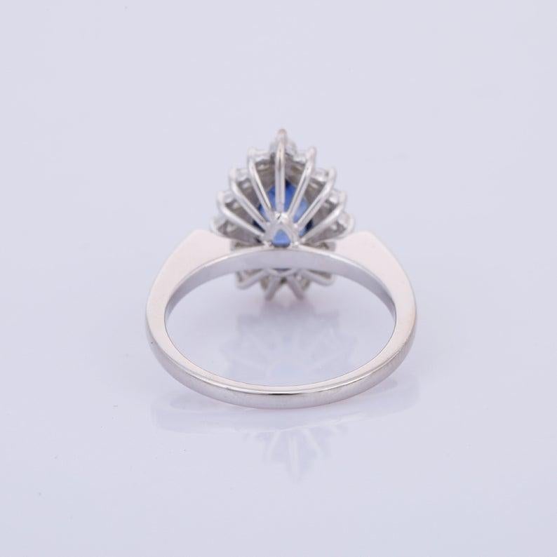 Anillo Solitario Zafiro Azul Diamante Oro 18 Kilates en Nuevo estado para la venta en Hoffman Estate, IL