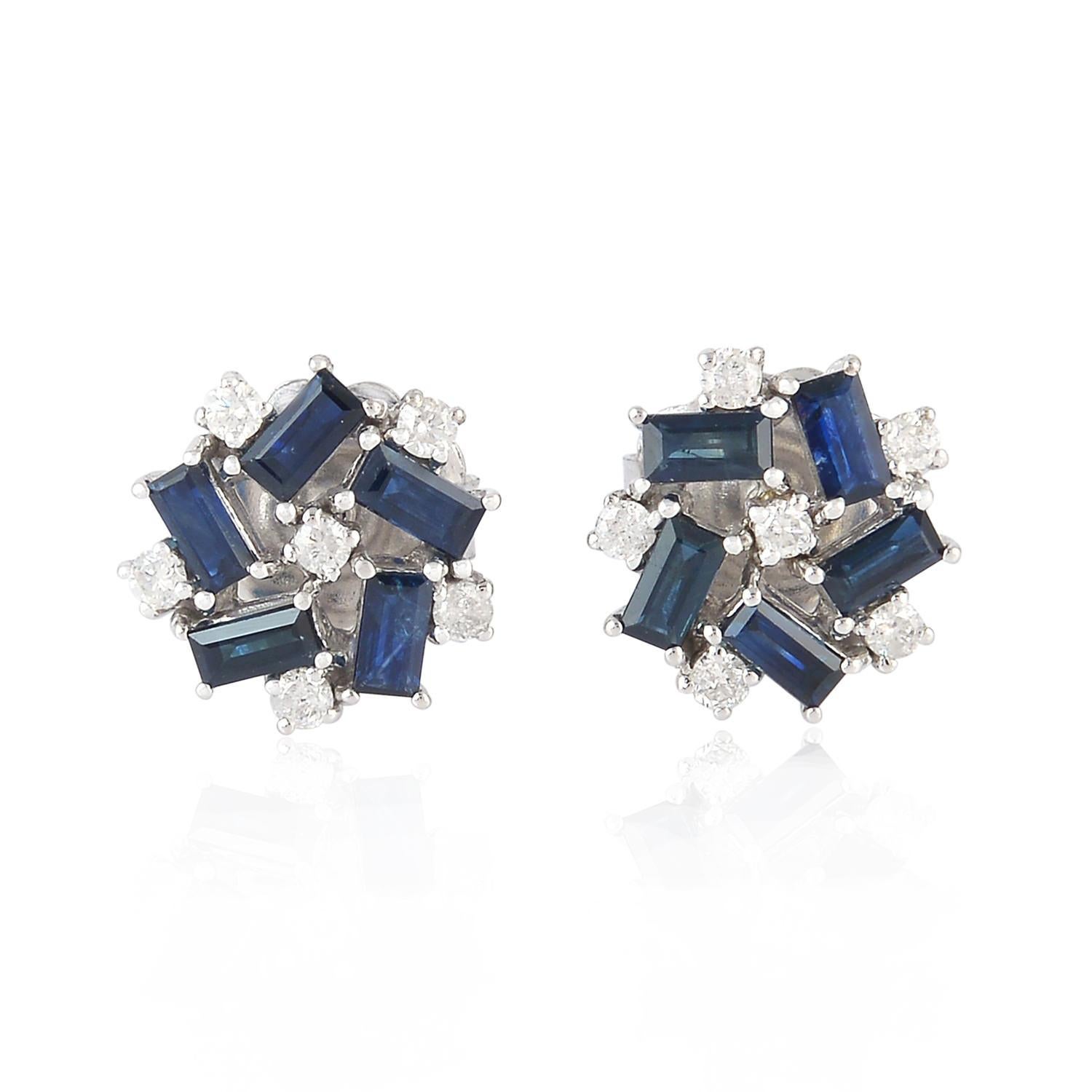Modern Blue Sapphire Diamond 18 Karat Gold Stud Earrings For Sale