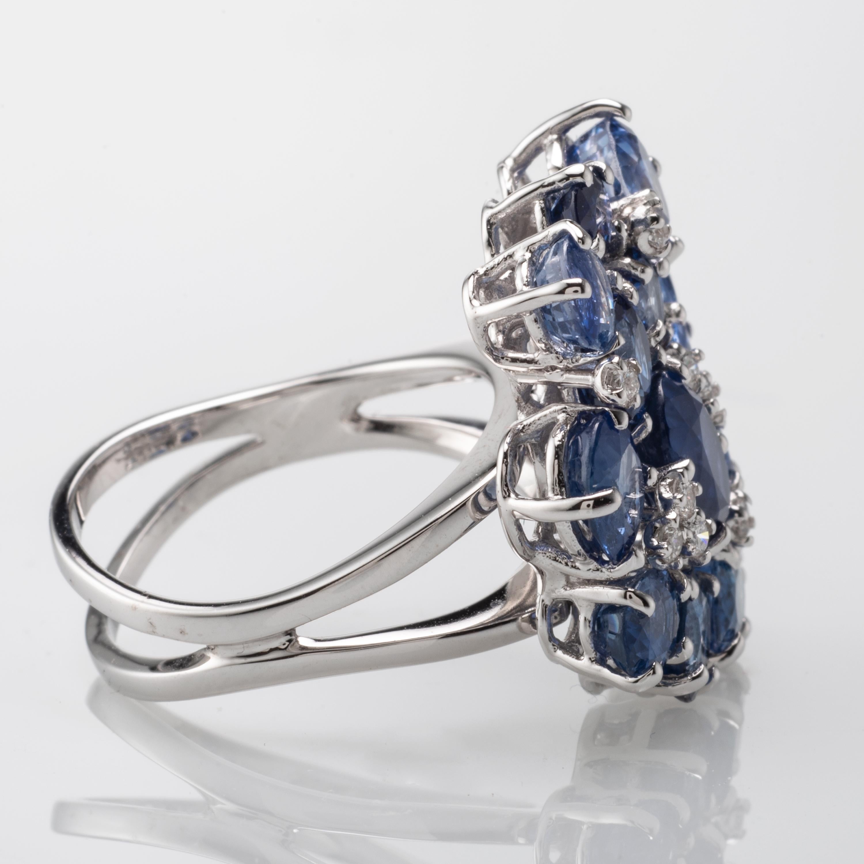 Blue Sapphire Diamond 18 Karat White Gold Cocktail Ring In New Condition For Sale In London, UK