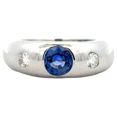 Moderner Ring aus 18 Karat Weißgold mit blauem Saphir und Diamant
