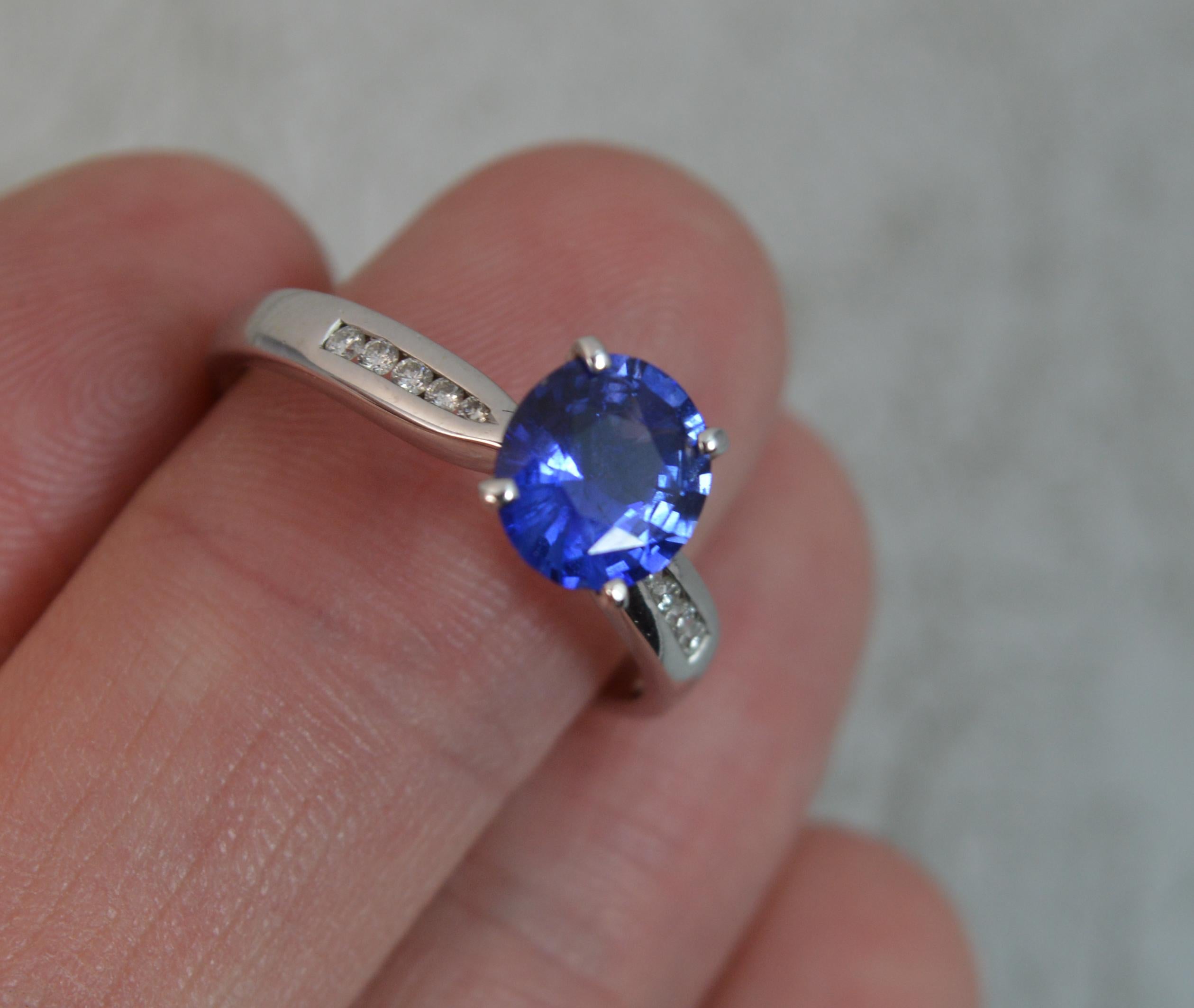 Contemporary Blue Sapphire Diamond 18 Carat White Gold Engagement Ring
