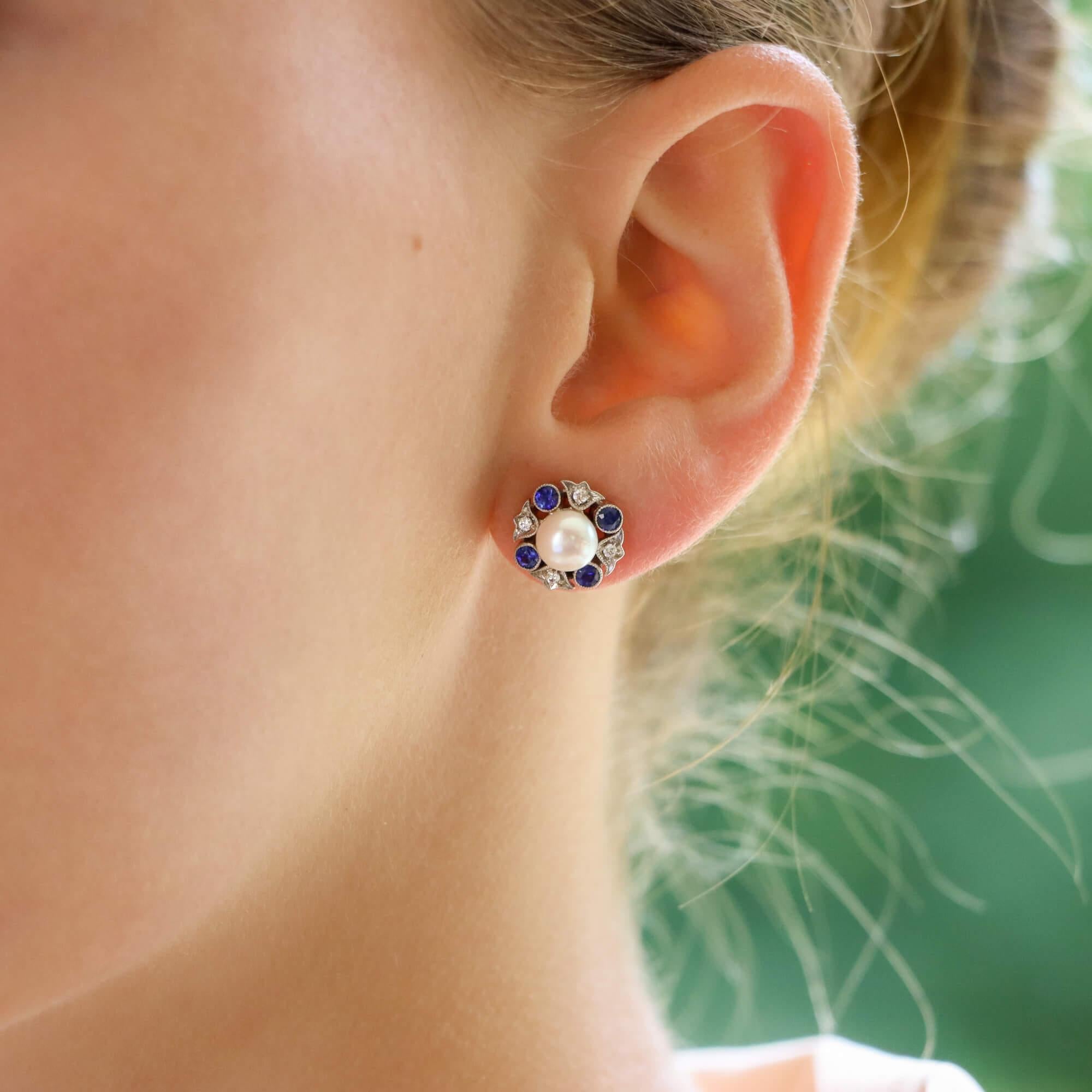 Modern Blue Sapphire, Diamond and Pearl Cluster Stud Earrings in 18k White Gold For Sale