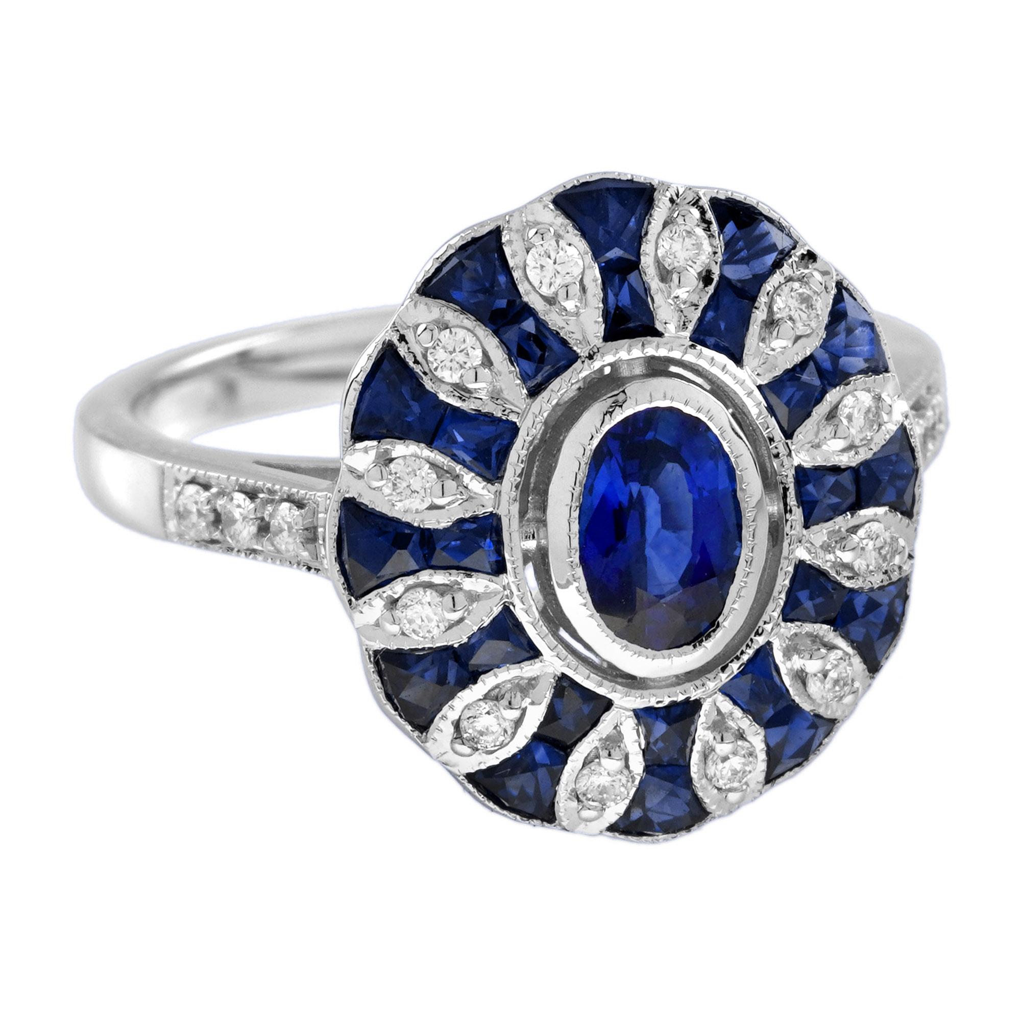 Questo anello in oro bianco è tipico del periodo Art Deco. Si tratta di un mix di design a bersaglio e a grappolo. Al centro c'è uno zaffiro blu incastonato, circondato da altri zaffiri blu e diamanti ben assortiti. Sulle spalle sono incastonati