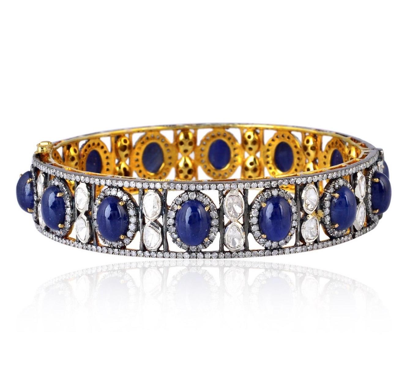 Taille cabochon Bracelet jonc en saphir bleu et diamants en vente