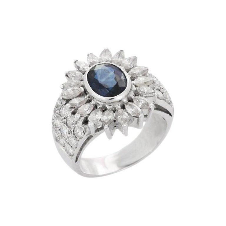 Im Angebot: Großer geblümter Statement-Cocktailring aus 18 Karat massivem Weißgold mit blauem Saphir und Diamant () 7