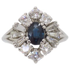 Cocktailring mit blauem Saphir und Diamant aus 14k Weißgold
