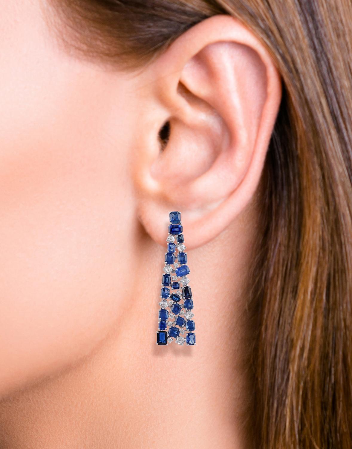 Blaue Saphir- und Diamant-Ohrringe mit Nieten aus 18 Karat Gold (Achteckschliff) im Angebot