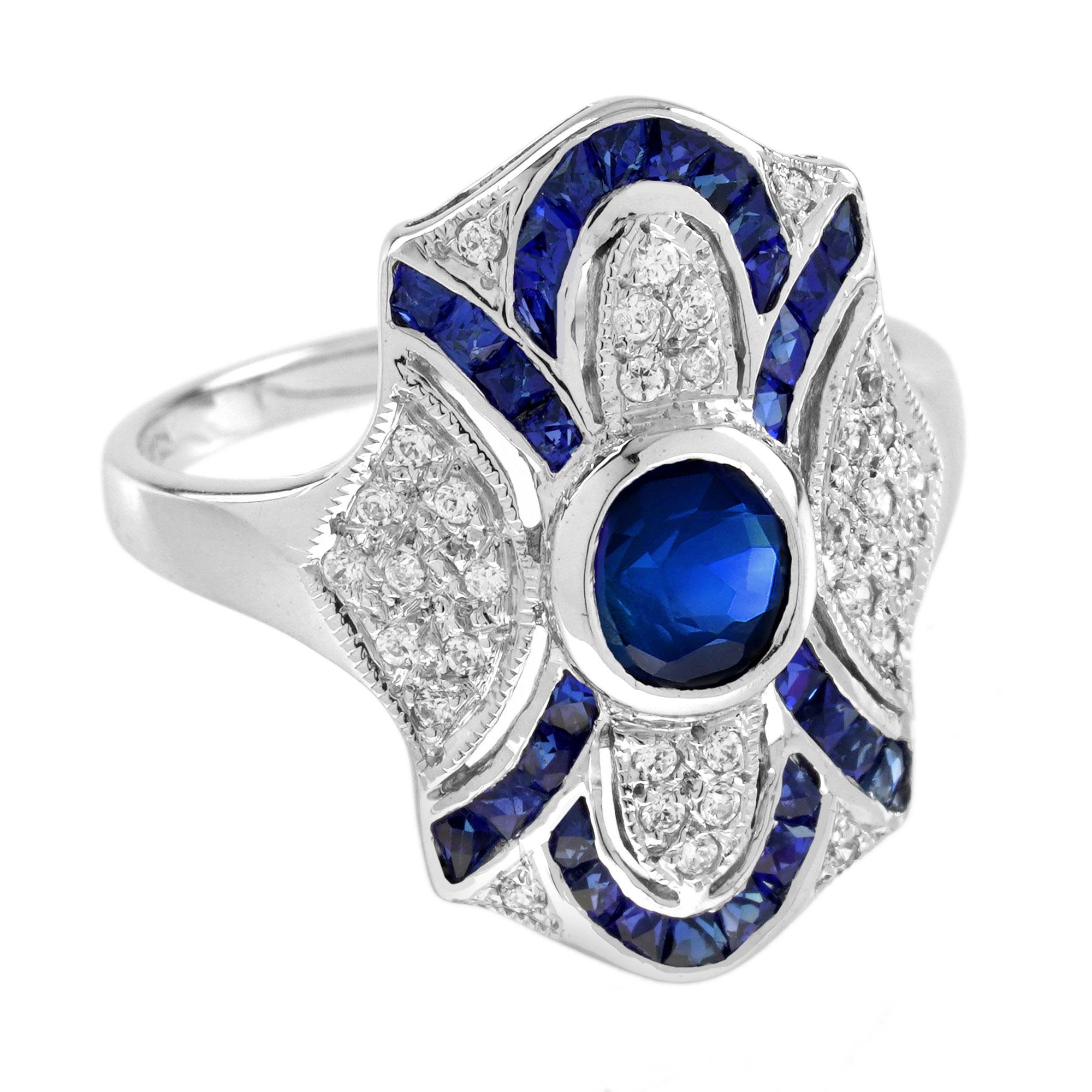 Cette bague époustouflante, une œuvre d'art au design Art déco, est en or blanc et comporte un saphir bleu d'environ 0,70 carat serti au centre du chaton. Le reste de la partie supérieure de la bague contient des diamants ronds scintillants avec un