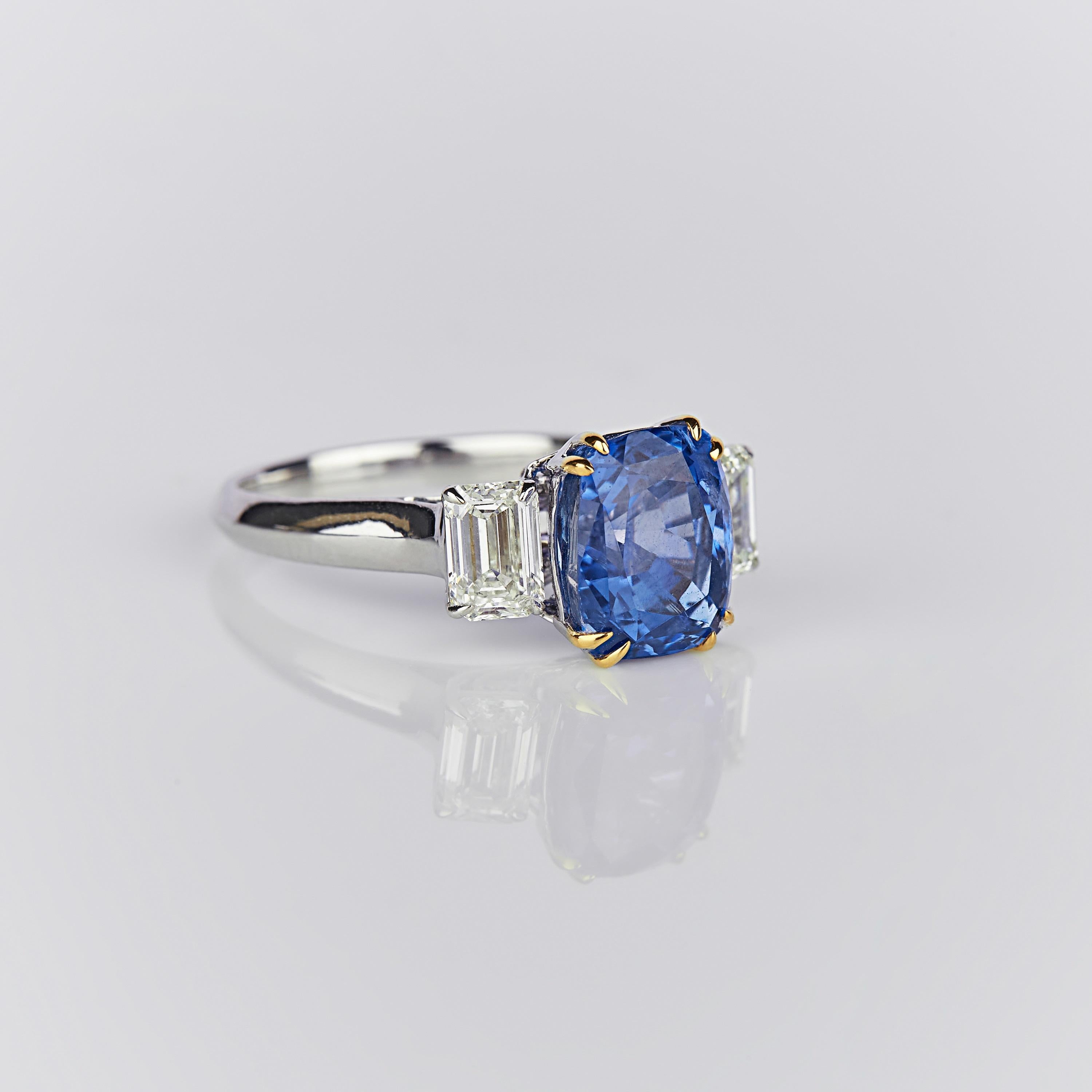 Emerald Cut Blue Sapphire Diamond Fashion Ring Set in 18 Karat White Gold 'SI/GH Diamonds' For Sale