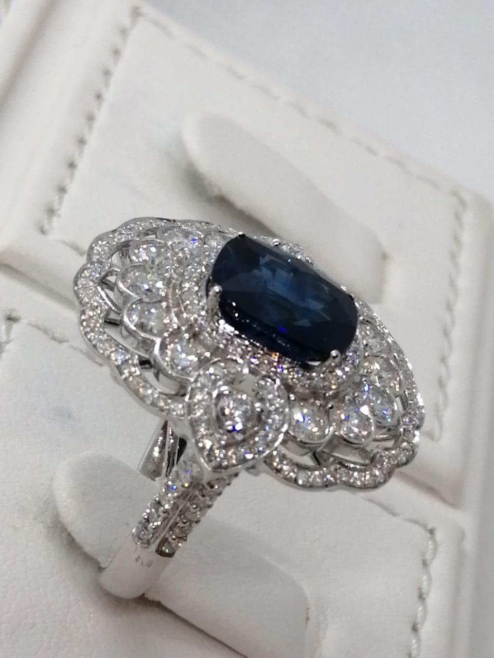 Blue Sapphire Diamond Fashion Ring Set in 18 Karat White Gold 'VS/G Diamonds' For Sale 2